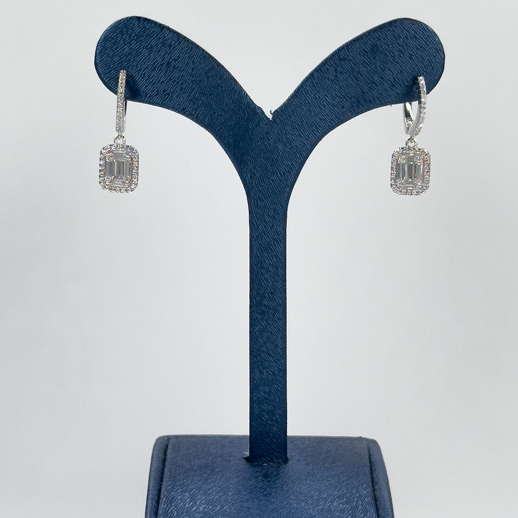 Baget Taşlı Sallamalı Gümüş Küpe