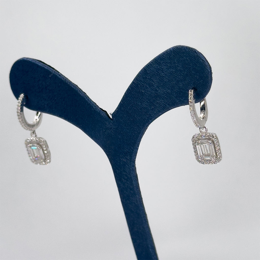 Baget Taşlı Sallamalı Gümüş Küpe