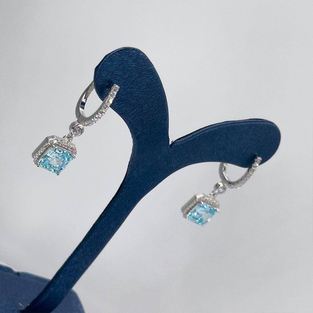 Aquamarin Taşlı Sallamalı Gümüş Küpe