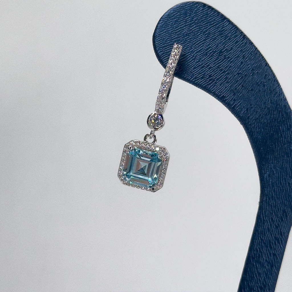 Aquamarin Taşlı Sallamalı Gümüş Küpe