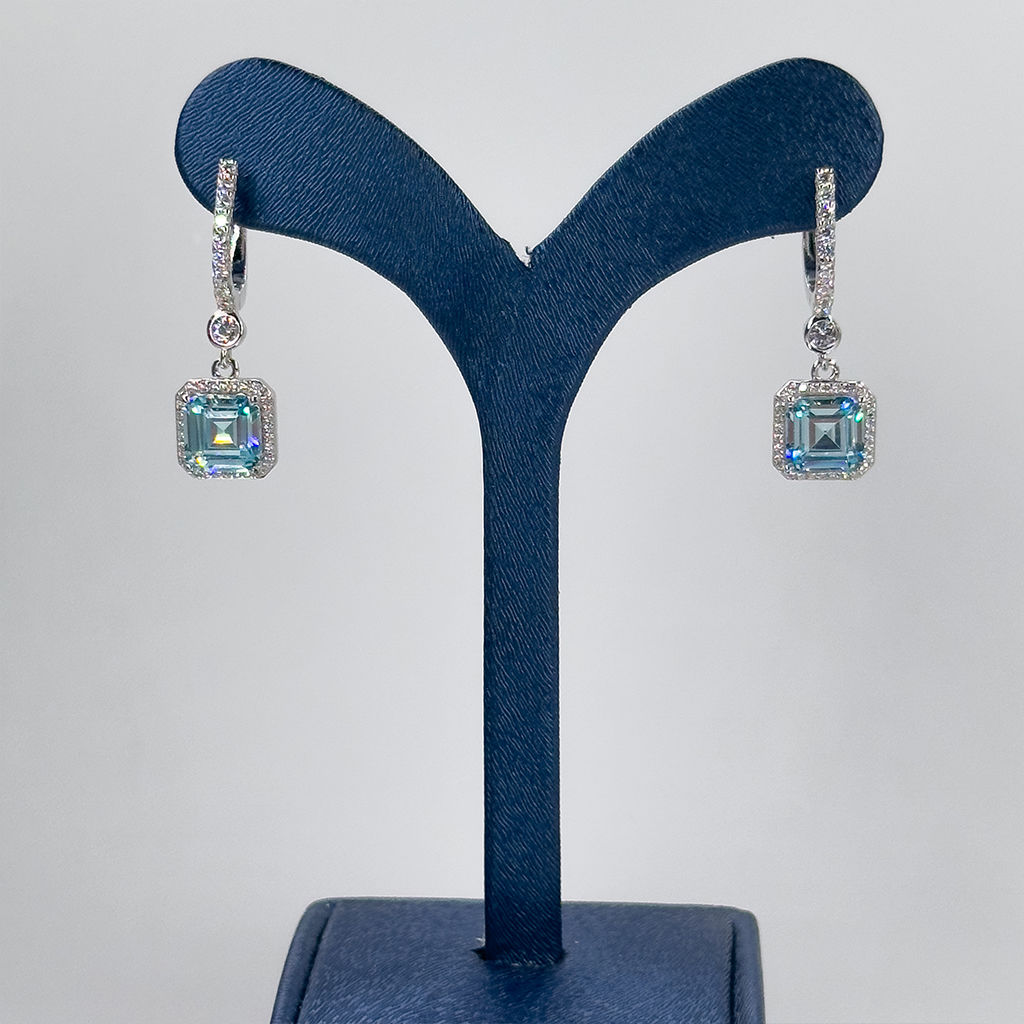 Aquamarin Taşlı Sallamalı Gümüş Küpe