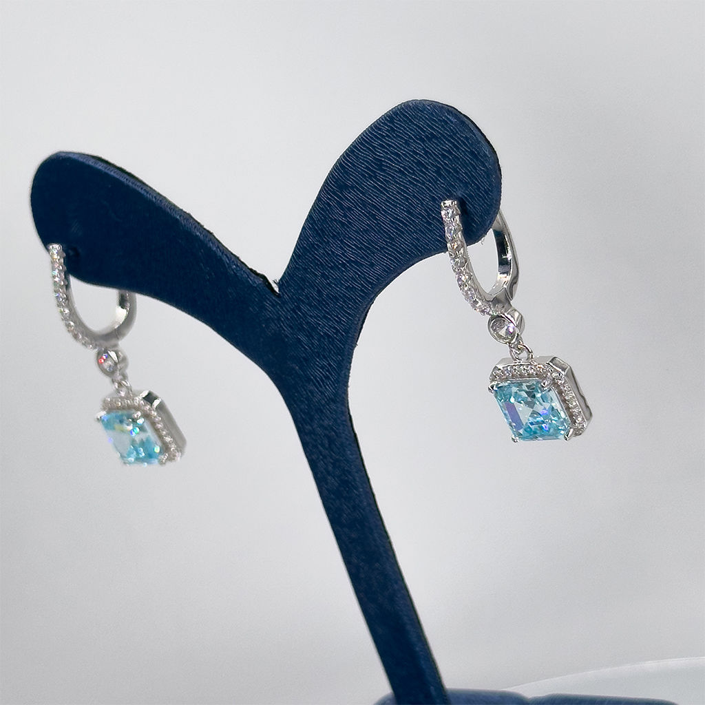 Aquamarin Taşlı Sallamalı Gümüş Küpe