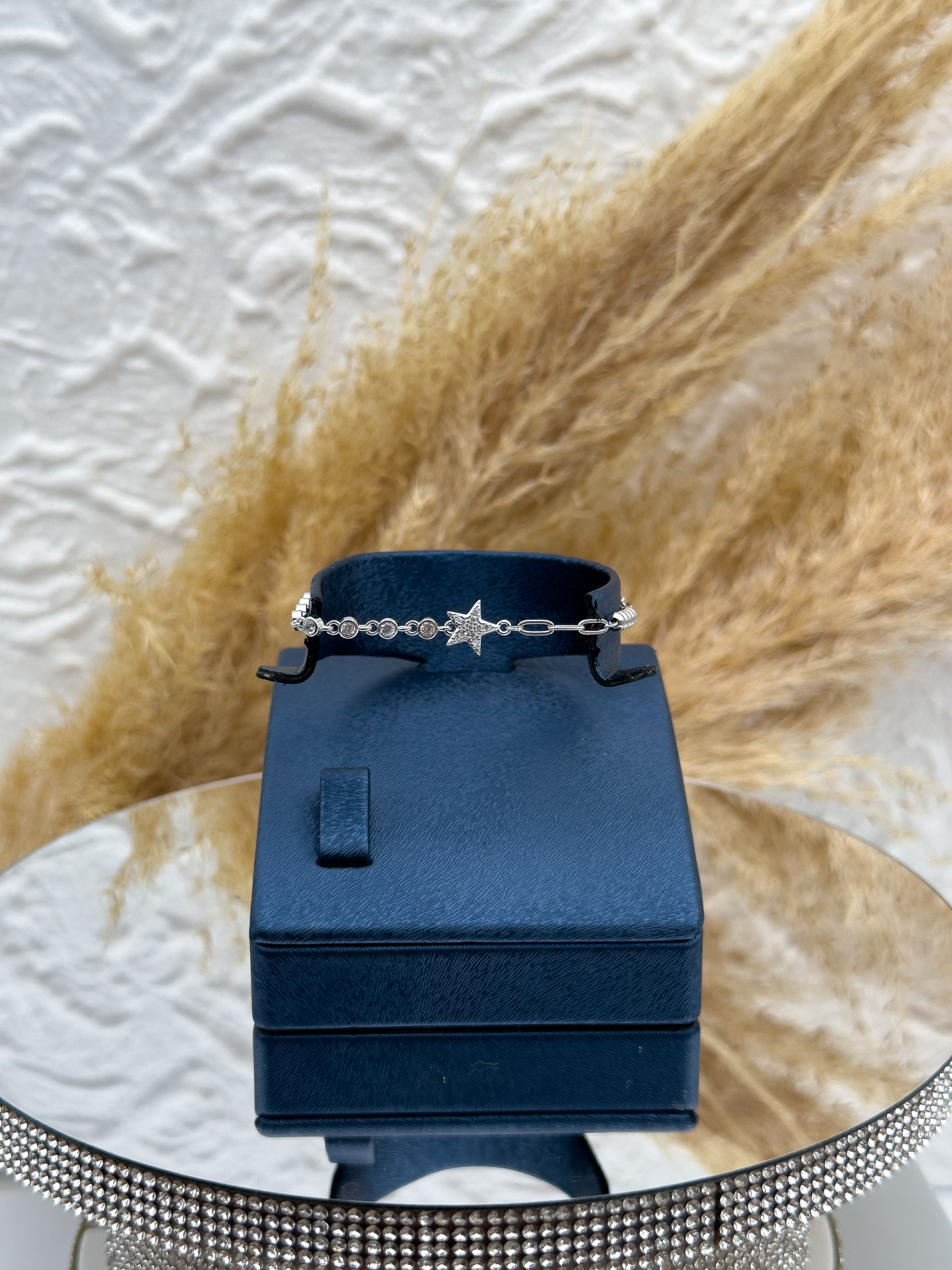 925 Ayar Gümüş Yarım Su Yolu Yıldız Figürlü Kadın Bileklik – Taşlı, Zarif ve Işıltılı Tasarım