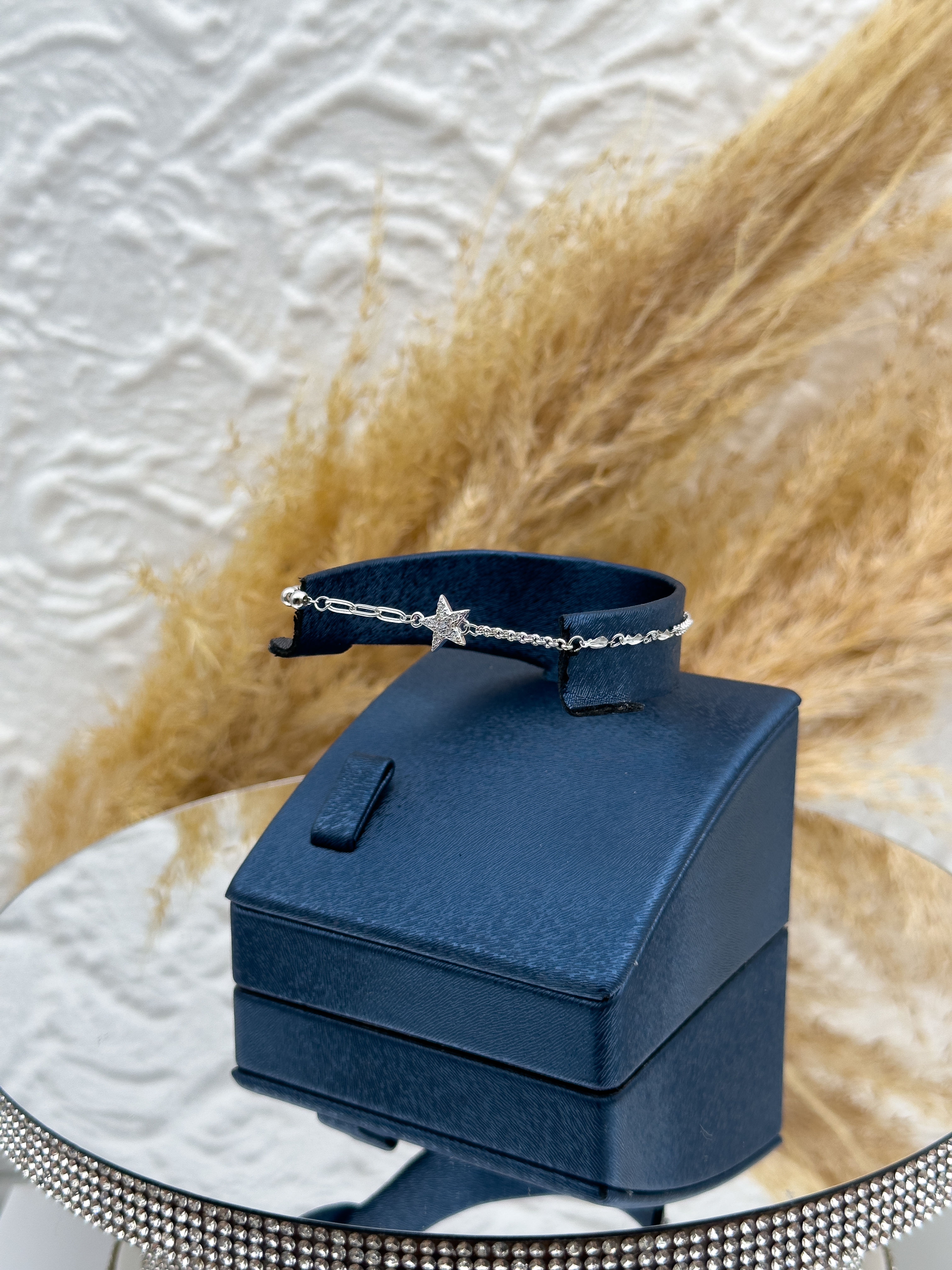 925 Ayar Gümüş Yıldız Figürlü Spor Kadın Bileklik – Taş Detaylı, Günlük ve Şık Tasarım