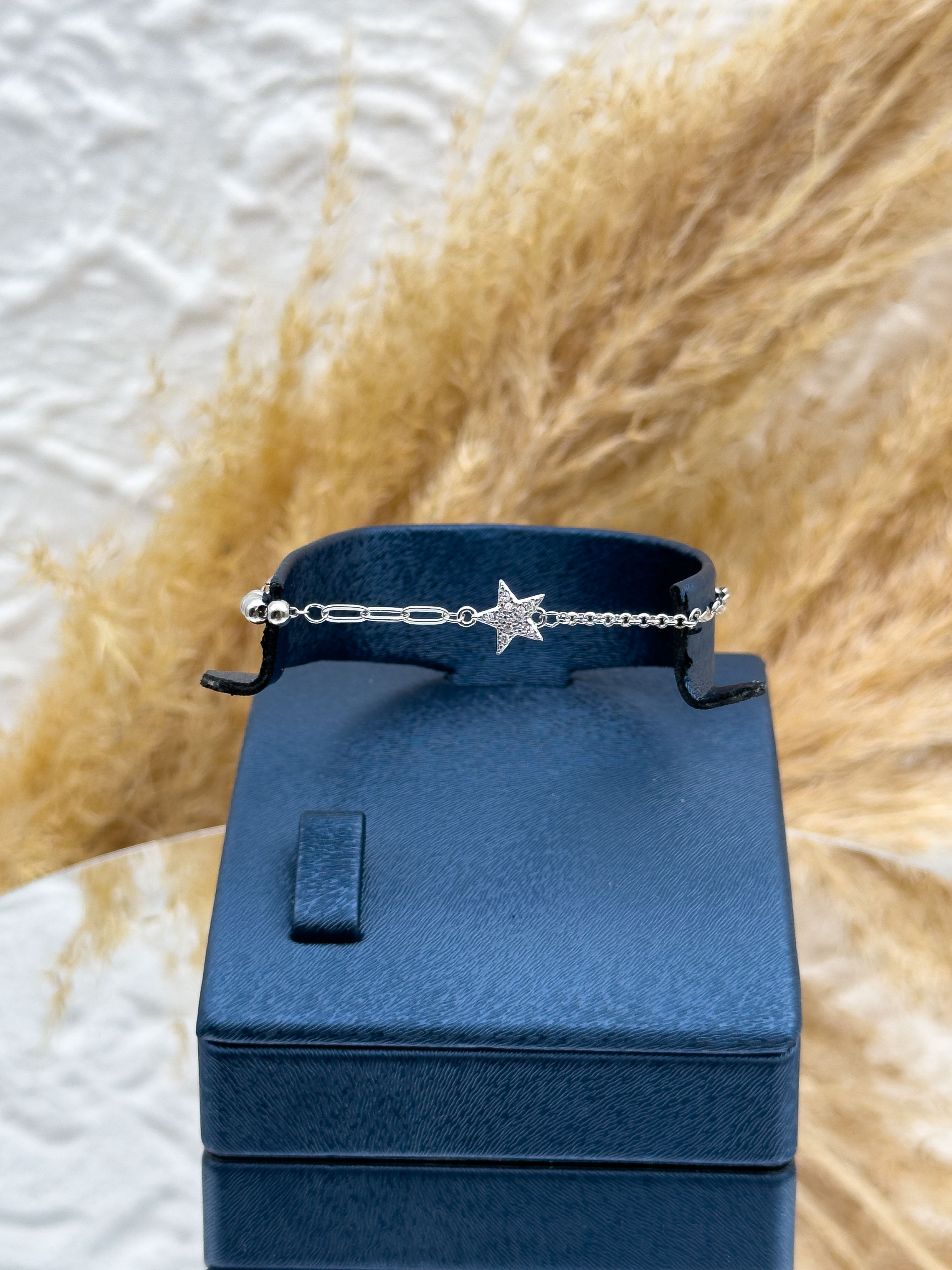 925 Ayar Gümüş Yıldız Figürlü Spor Kadın Bileklik – Taş Detaylı, Günlük ve Şık Tasarım