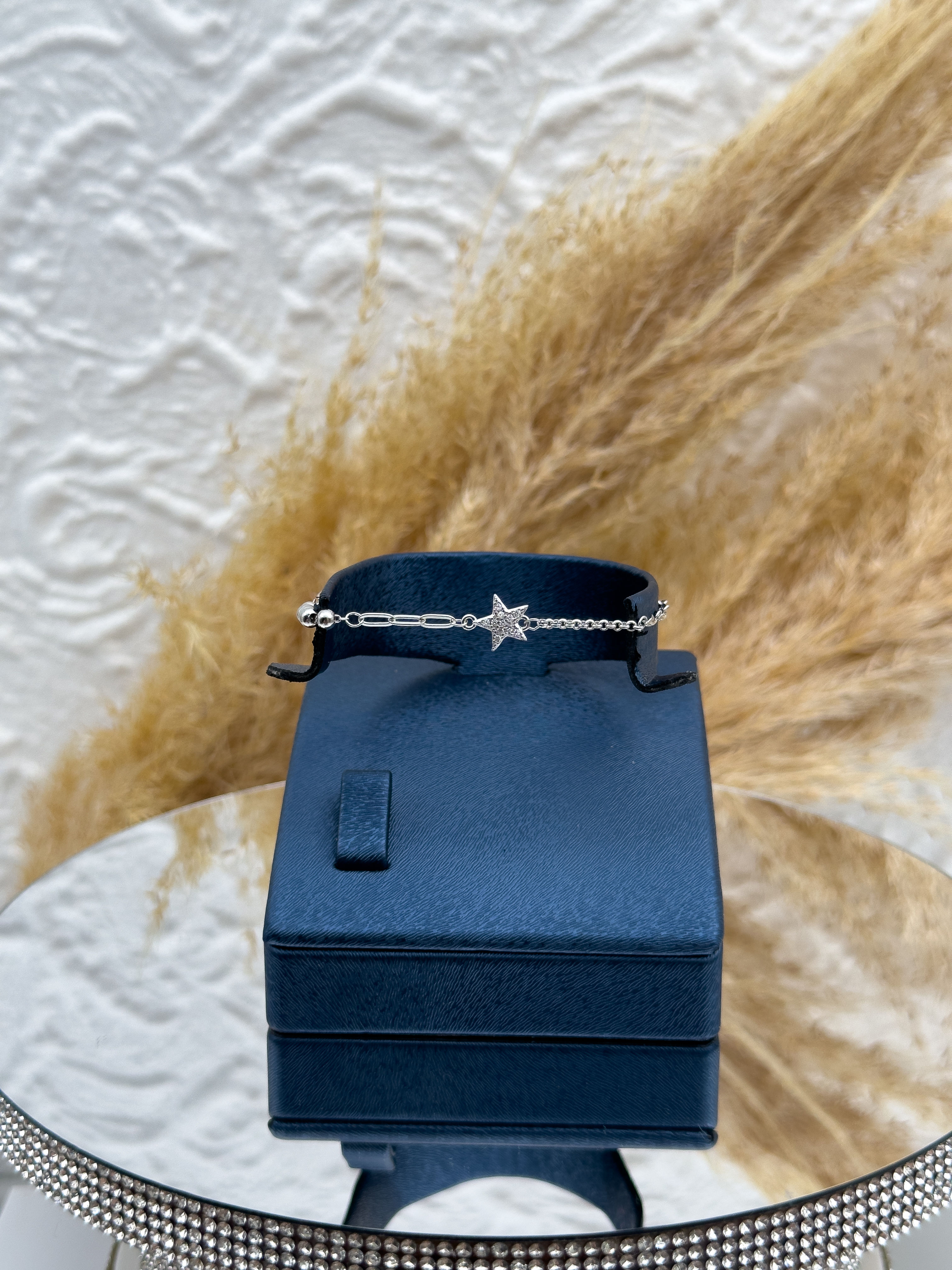 925 Ayar Gümüş Yıldız Figürlü Spor Kadın Bileklik – Taş Detaylı, Günlük ve Şık Tasarım