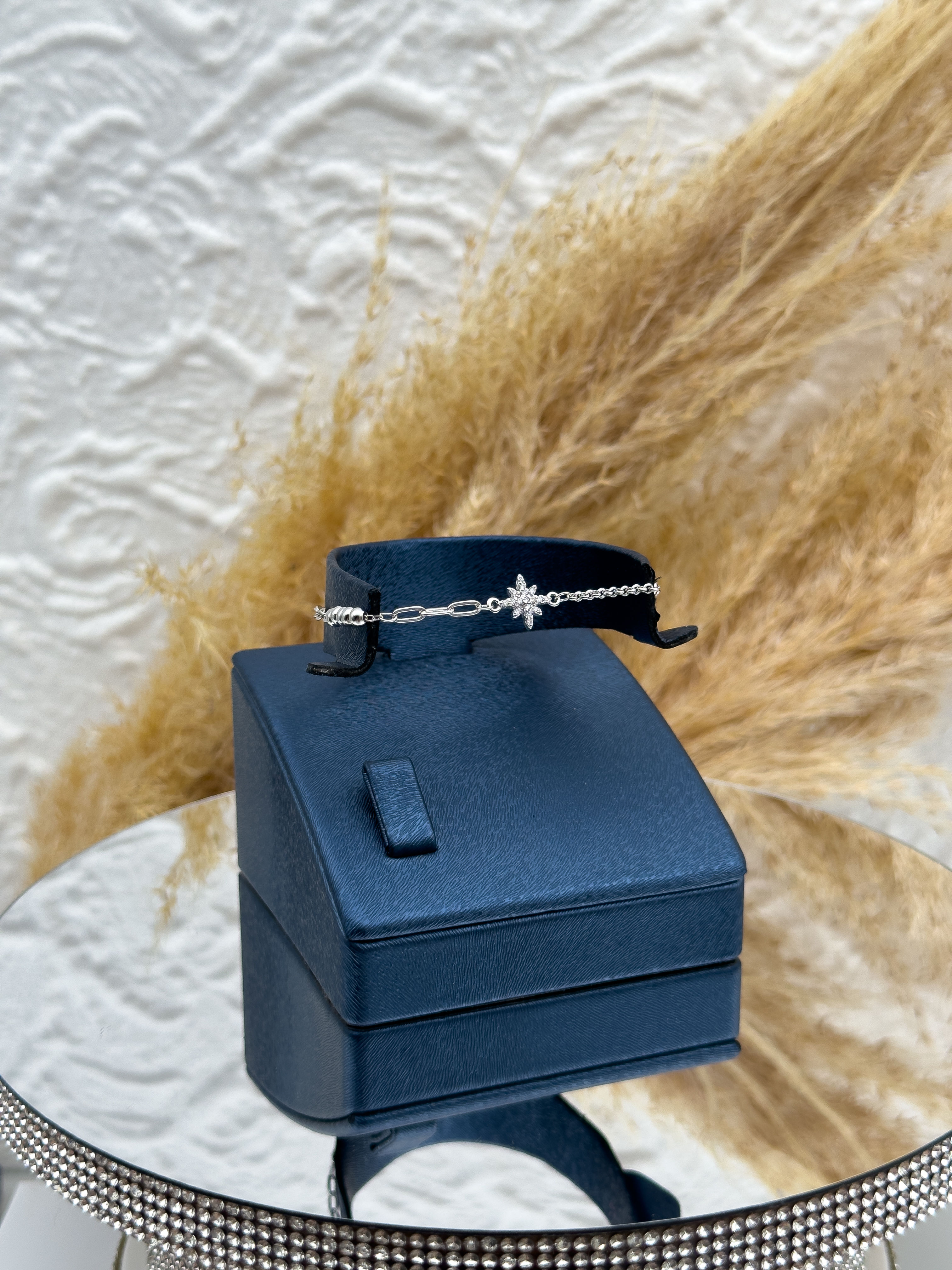 925 Ayar Gümüş Kuzey Yıldızı Figürlü Spor Kadın Bileklik – Taş Detaylı Zarif Tasarım