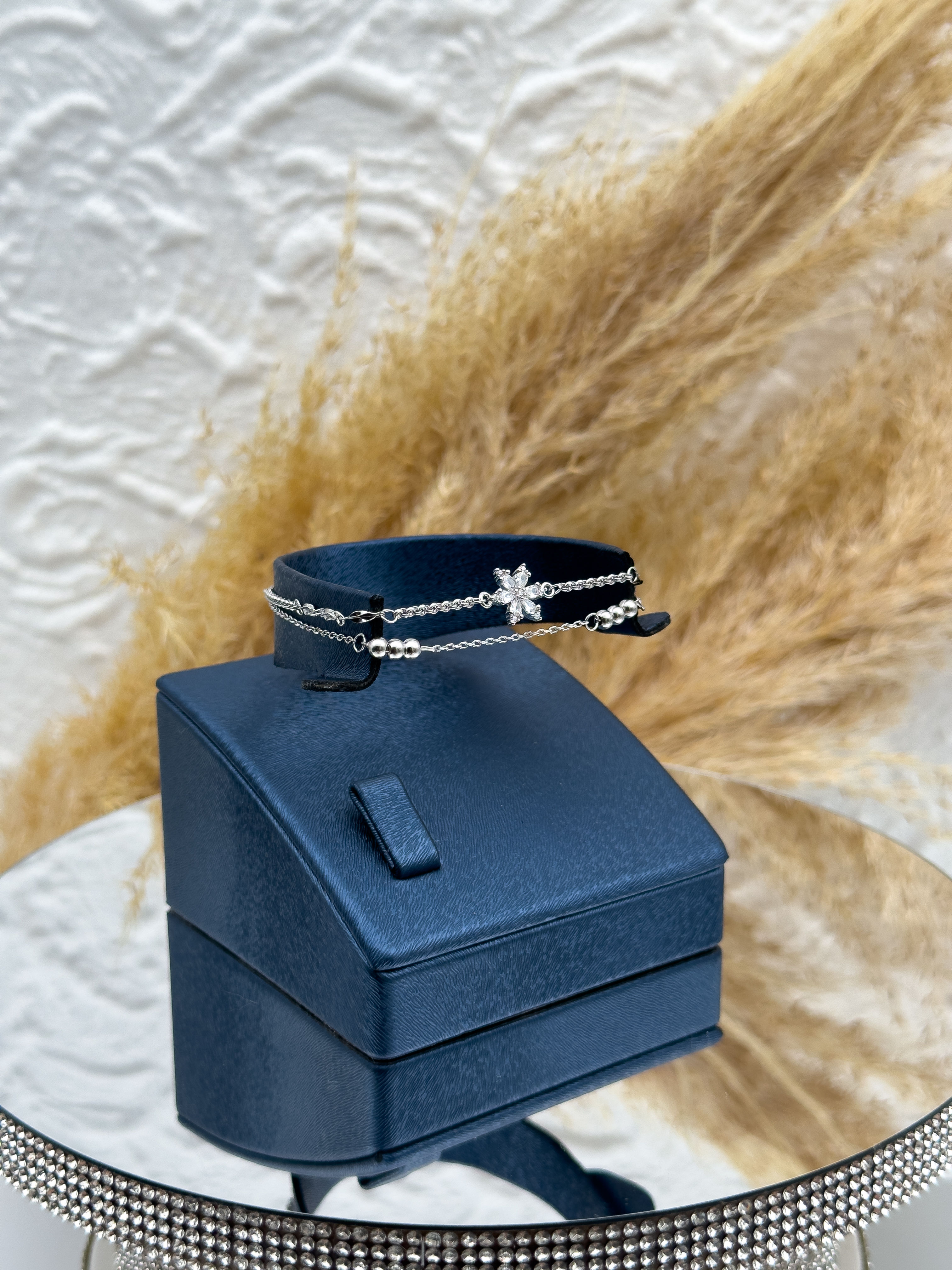 925 Ayar Gümüş Dorikalı Kuzey Yıldızı Figürlü Spor Kadın Bileklik – Taş Detaylı Zarif Tasarım