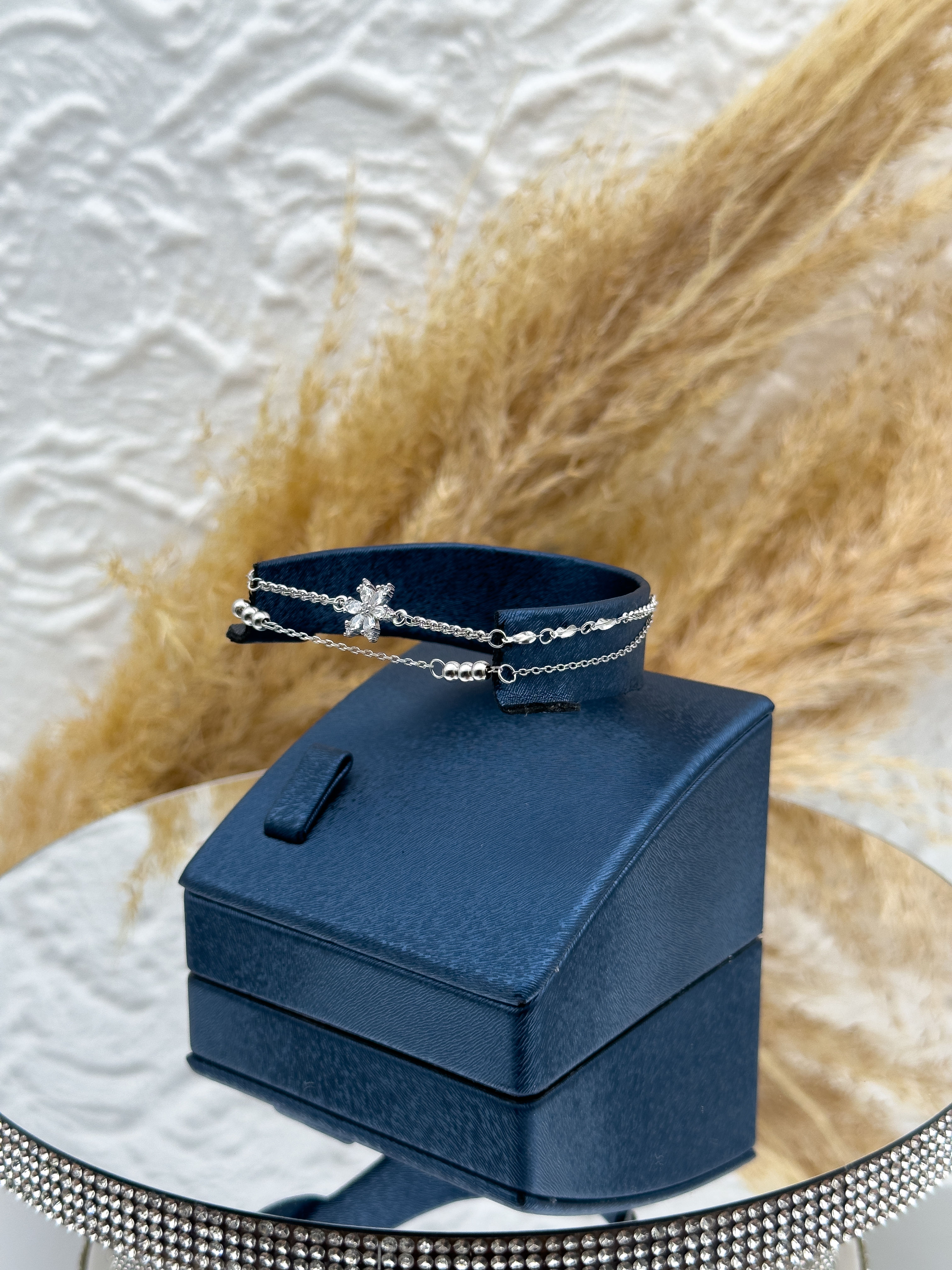 925 Ayar Gümüş Dorikalı Kuzey Yıldızı Figürlü Spor Kadın Bileklik – Taş Detaylı Zarif Tasarım