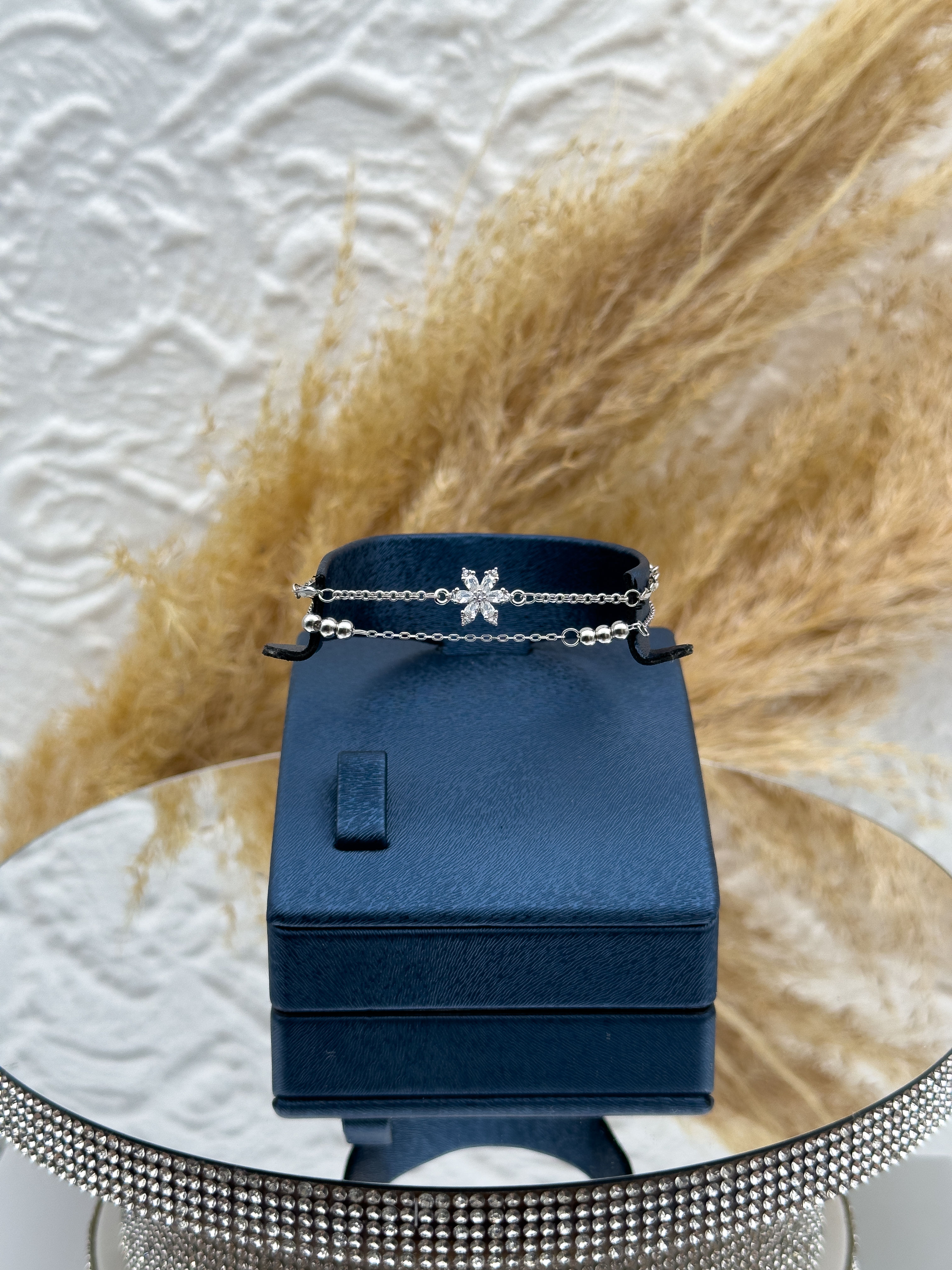 925 Ayar Gümüş Dorikalı Kuzey Yıldızı Figürlü Spor Kadın Bileklik – Taş Detaylı Zarif Tasarım