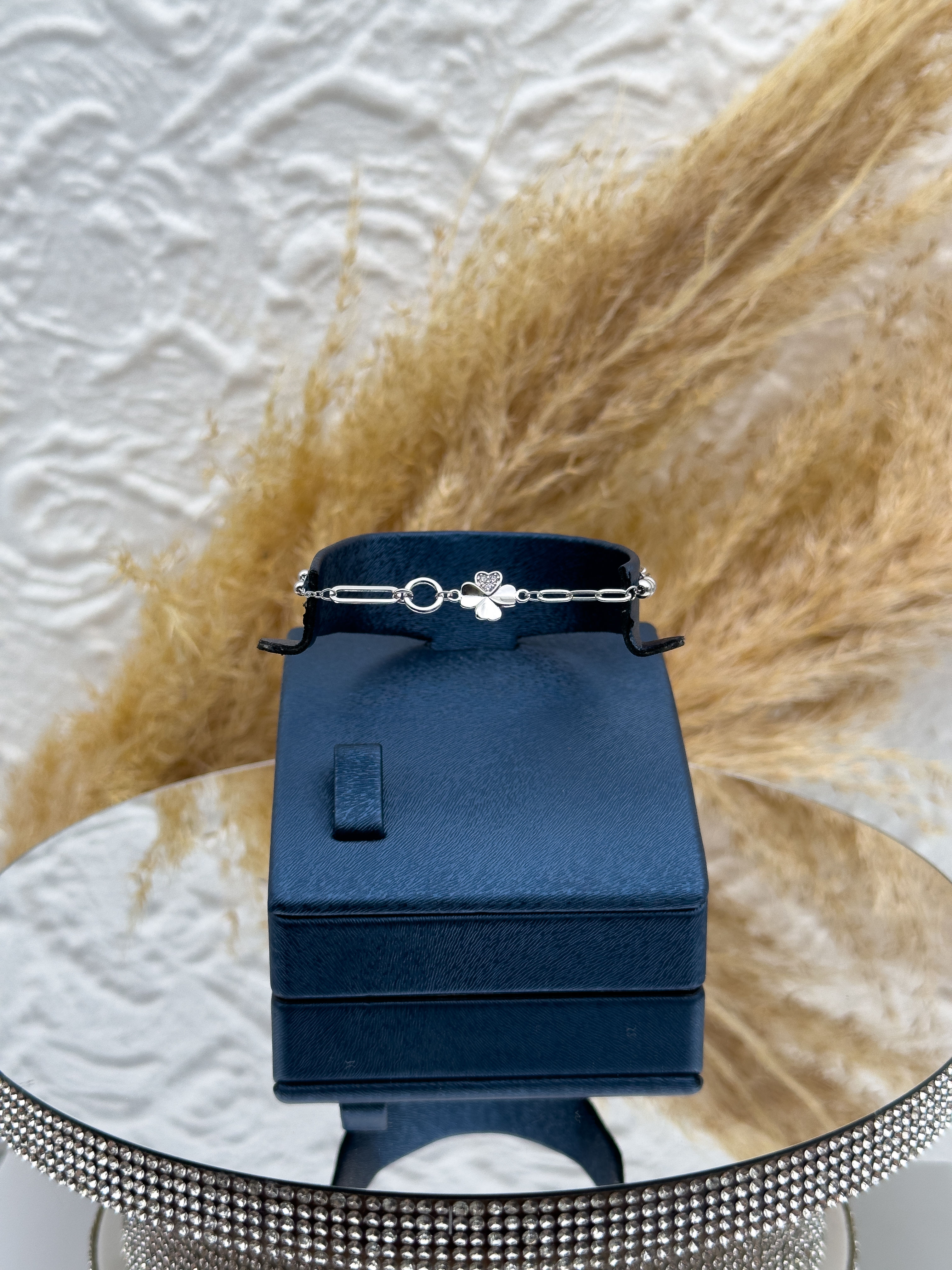 925 Ayar Gümüş Yonca Figürlü Spor Kadın Bileklik – Şans Sembolü Minimal Tasarım