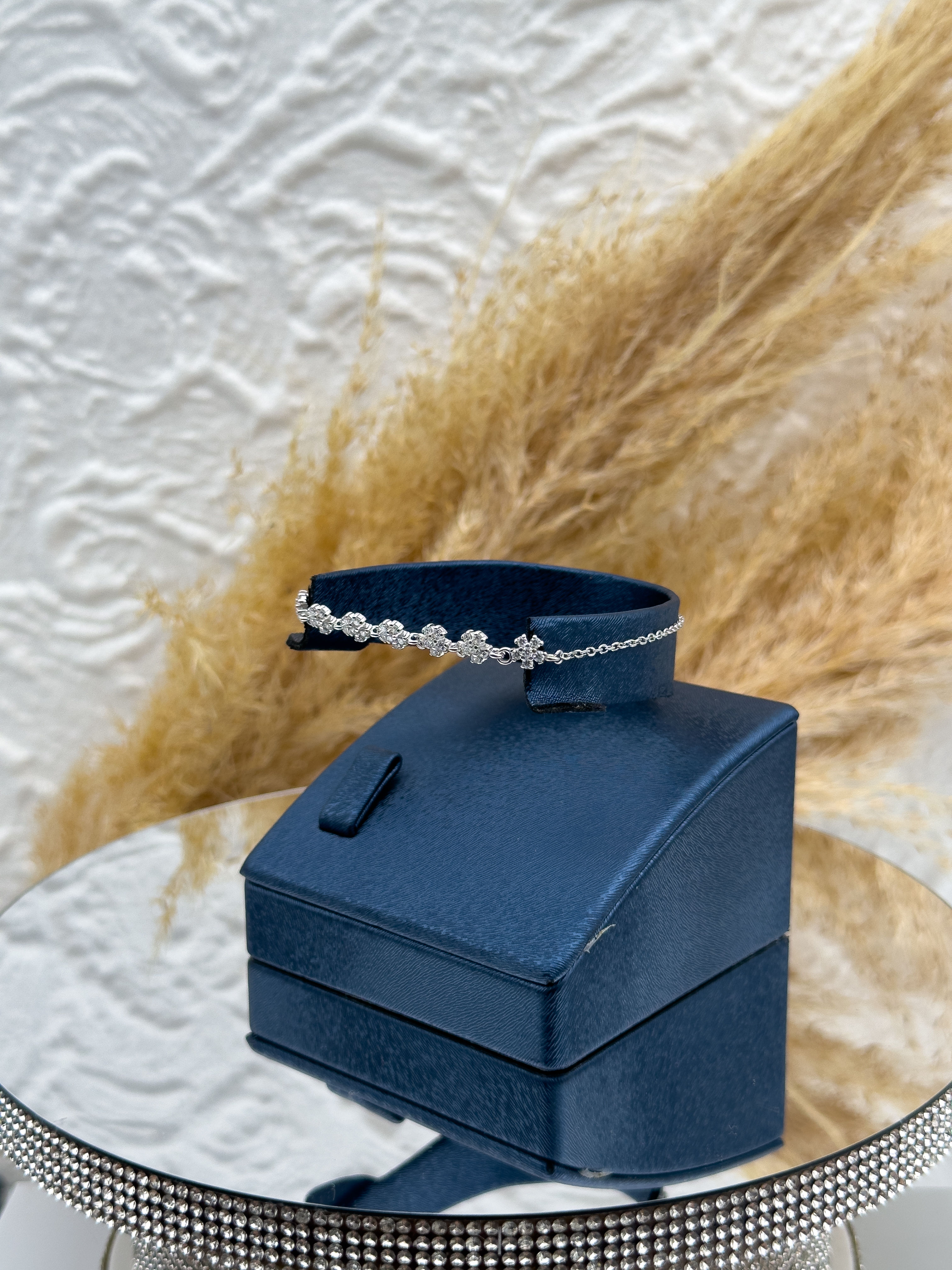 925 Ayar Gümüş Su Yolu Yonca Figürlü Spor Kadın Bileklik – Şık, Zarif ve Günlük Kullanıma Uygun