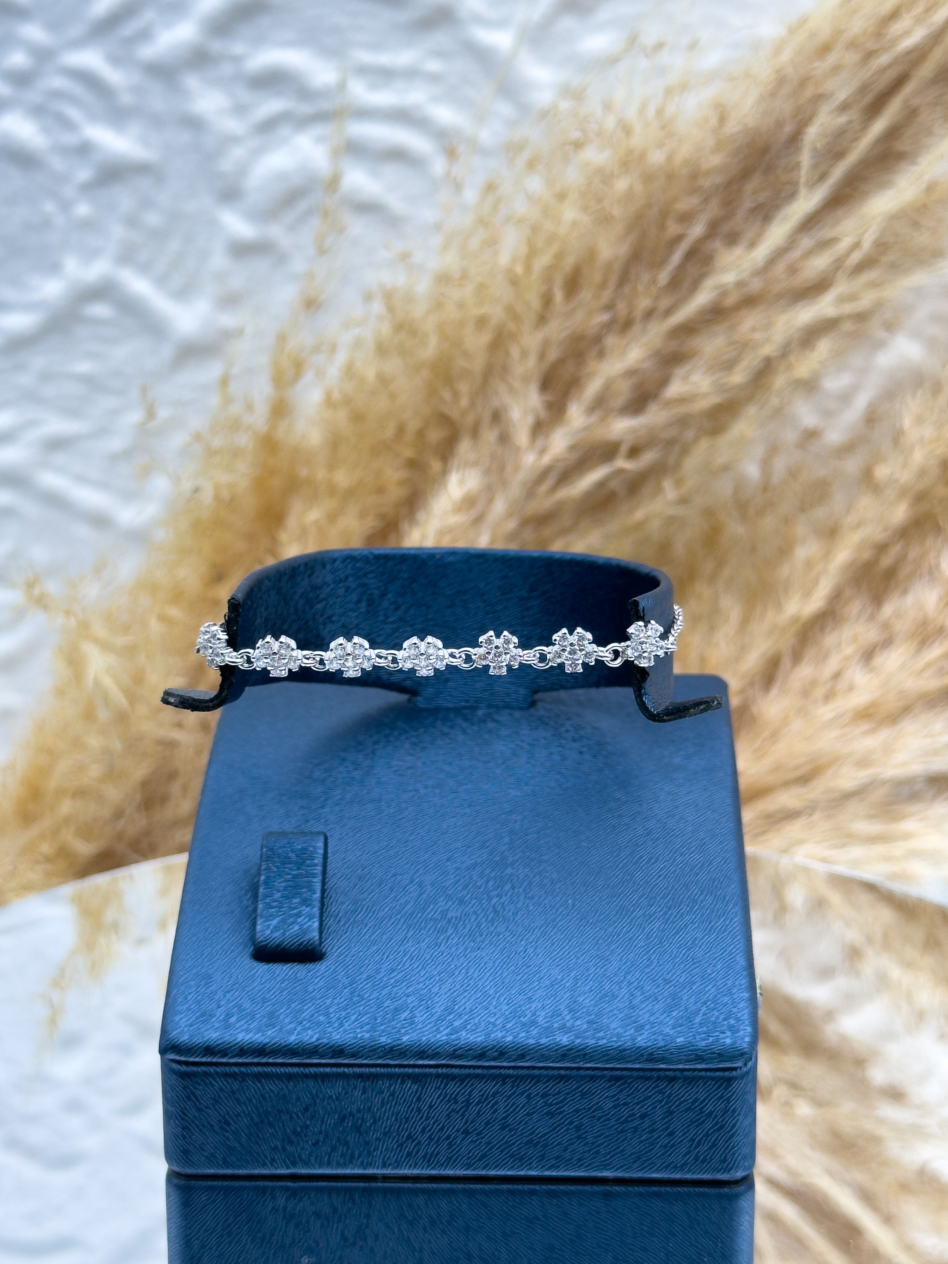 925 Ayar Gümüş Su Yolu Yonca Figürlü Spor Kadın Bileklik – Şık, Zarif ve Günlük Kullanıma Uygun