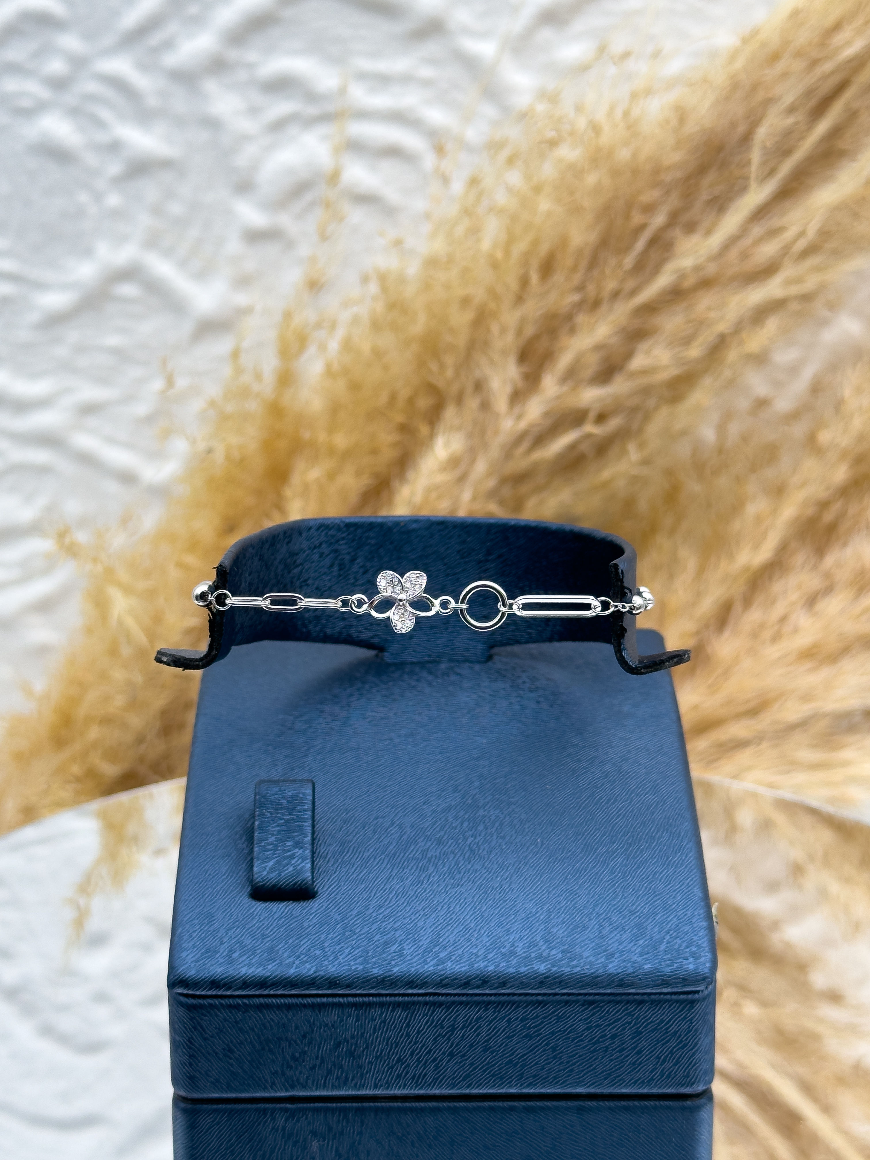 925 Ayar Gümüş Yıldız Figürlü Spor Kadın Bileklik – Minimal, Zarif ve Günlük Şıklık