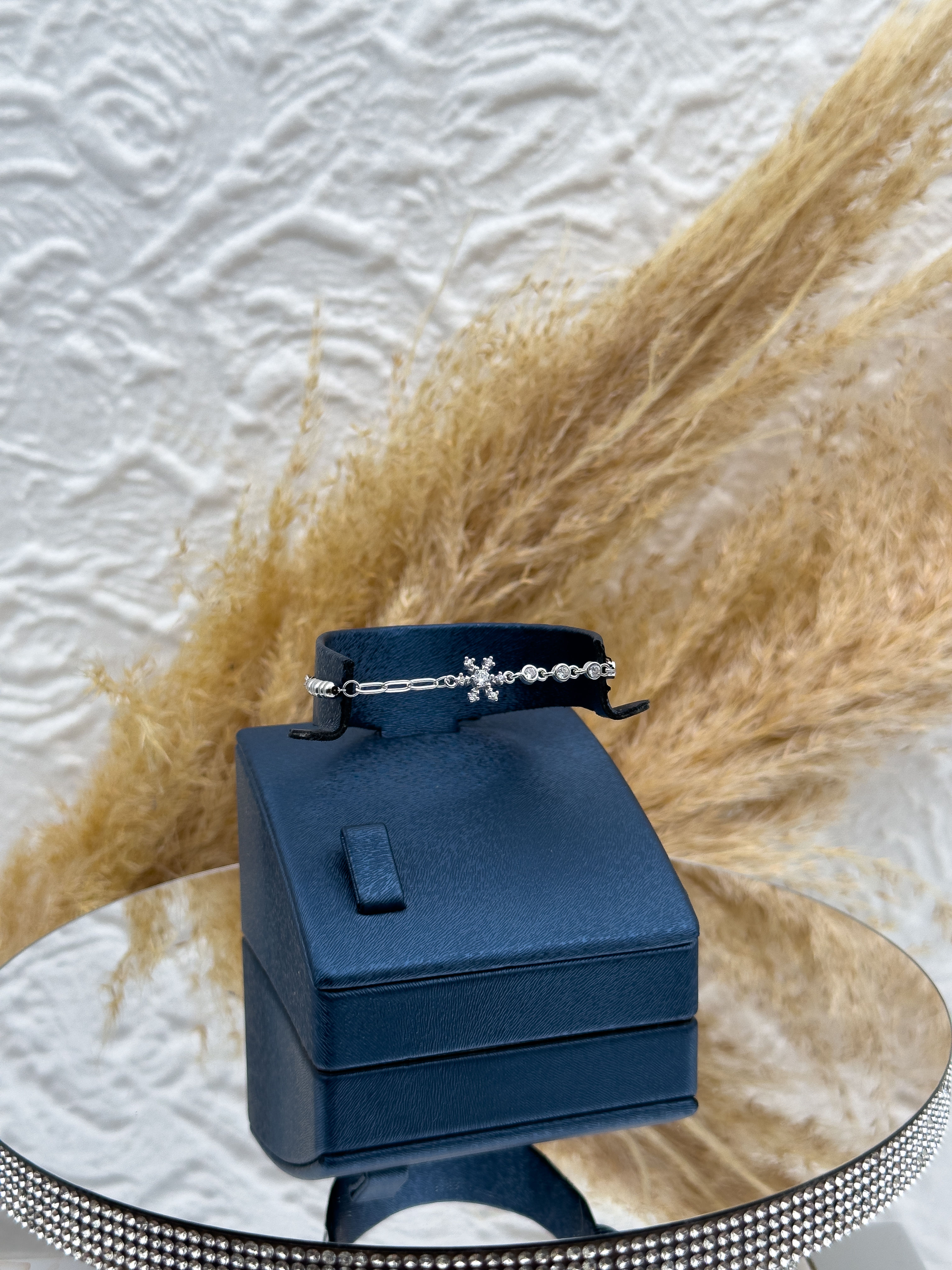 925 Ayar Gümüş Yarım Su Yolu Kar Tanesi Detaylı Spor Bayan Bileklik – Zarif ve Işıltılı