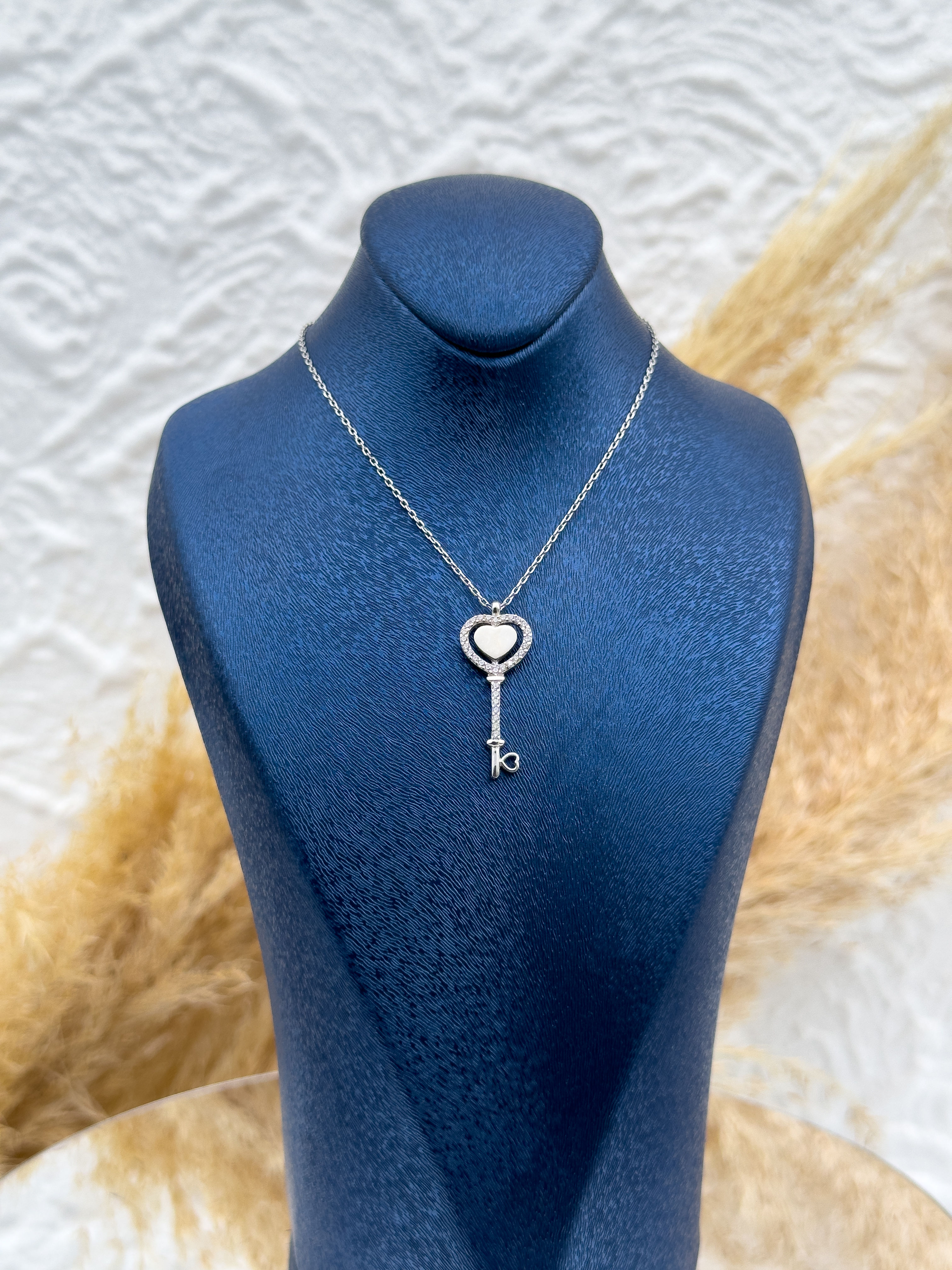 925 Ayar Gümüş Kalp Detaylı Dilek Anahtarı Kadın Kolye – Zirkon Taşlı Zarif Tasarım