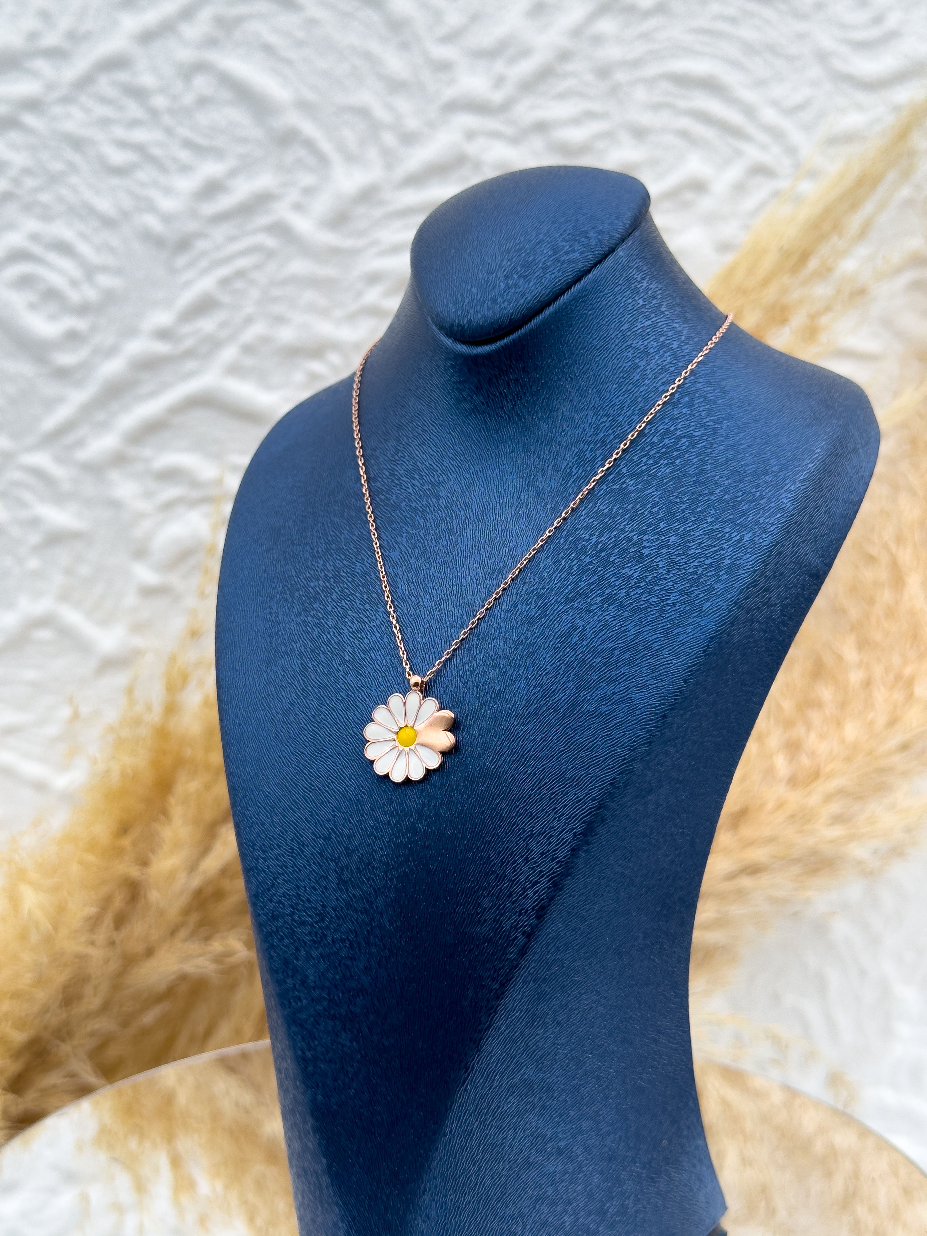 925 Ayar Gümüş Papatya Figürlü Harf Yazılabilir Rose Renk Kadın Kolye – Kişiye Özel