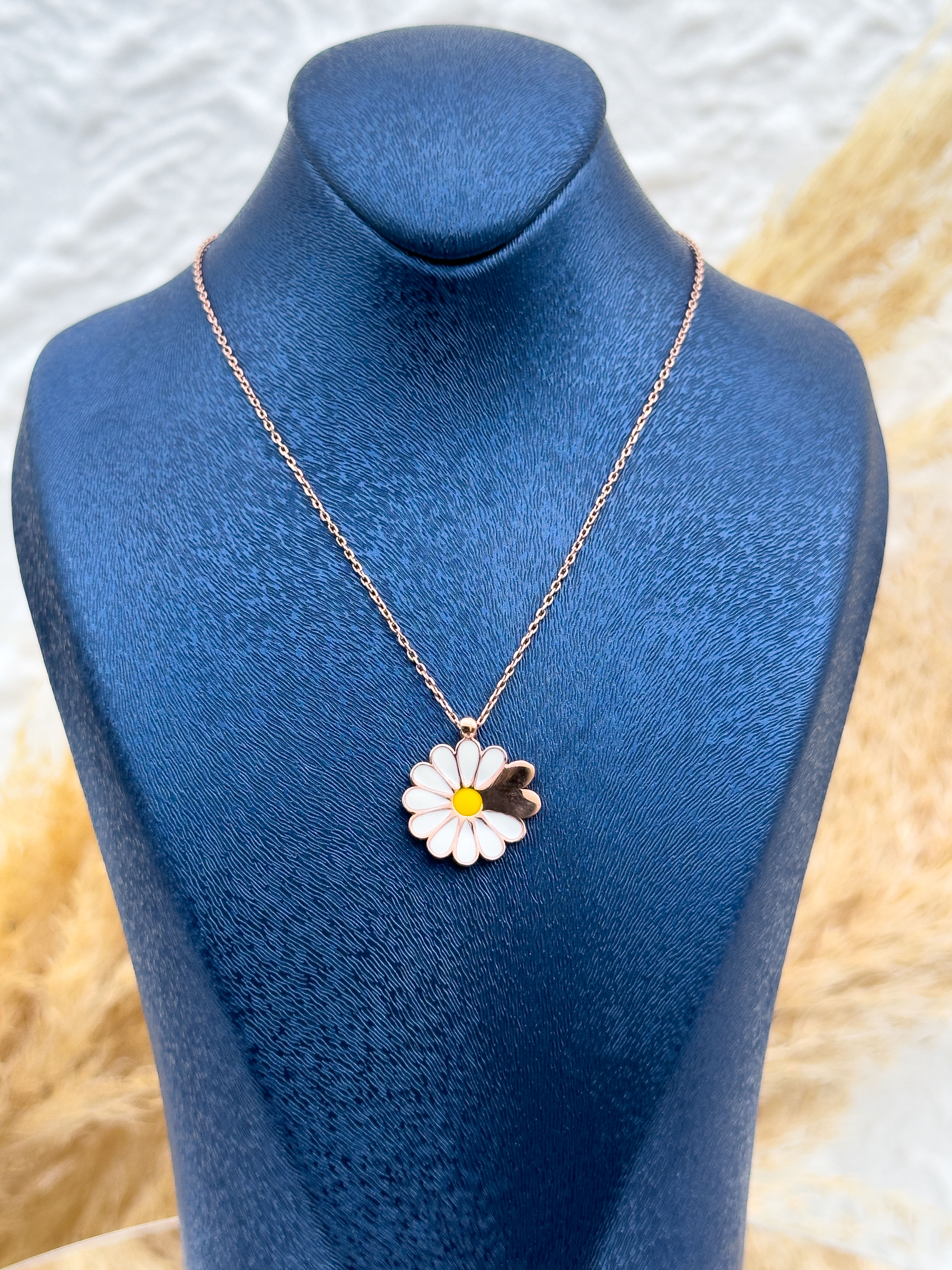 925 Ayar Gümüş Papatya Figürlü Harf Yazılabilir Rose Renk Kadın Kolye – Kişiye Özel