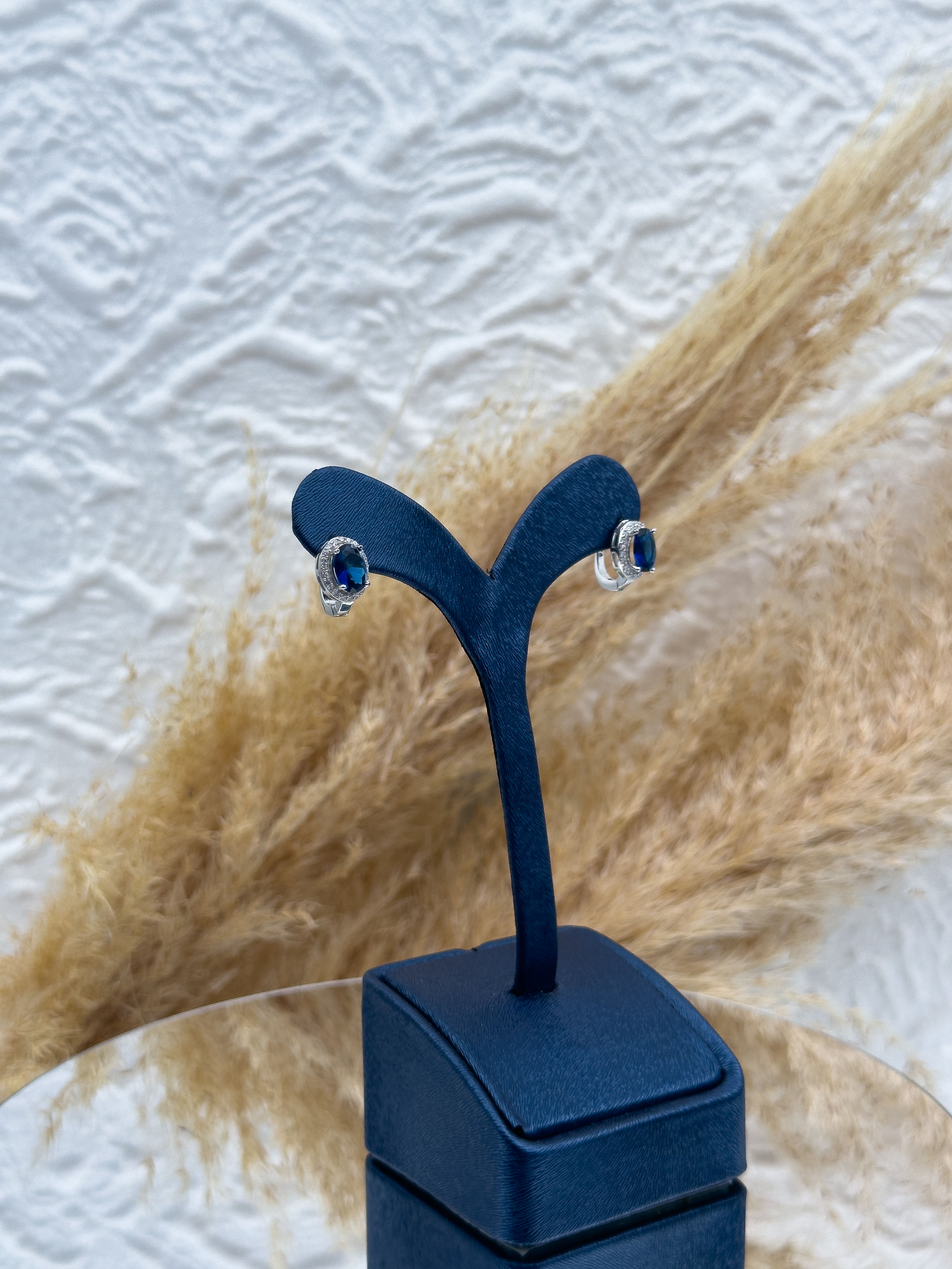 925 Ayar Gümüş Oval Safir Taşlı Günlük Kadın Küpe – Zarif, Şık ve Zamansız