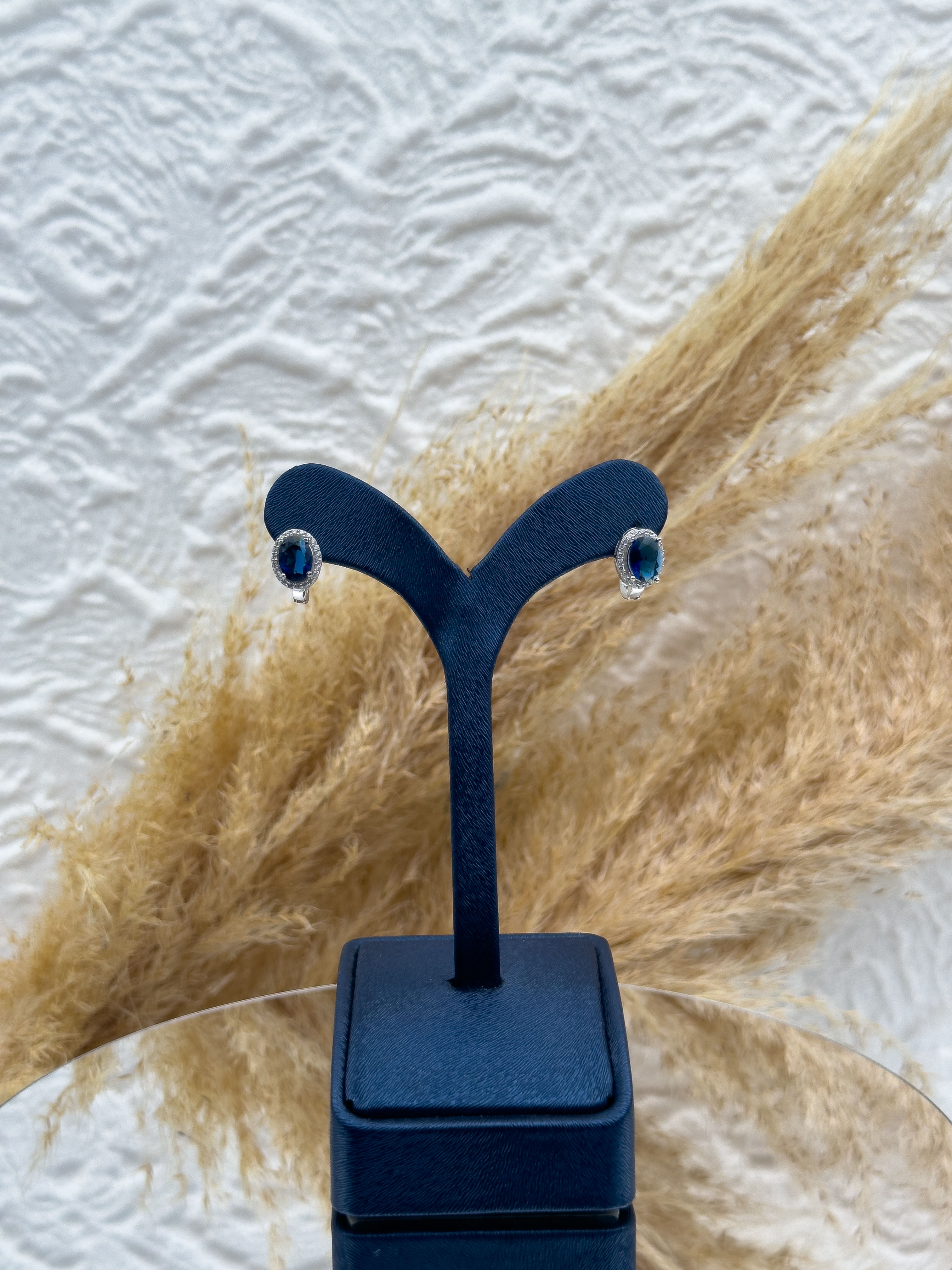 925 Ayar Gümüş Oval Safir Taşlı Günlük Kadın Küpe – Zarif, Şık ve Zamansız