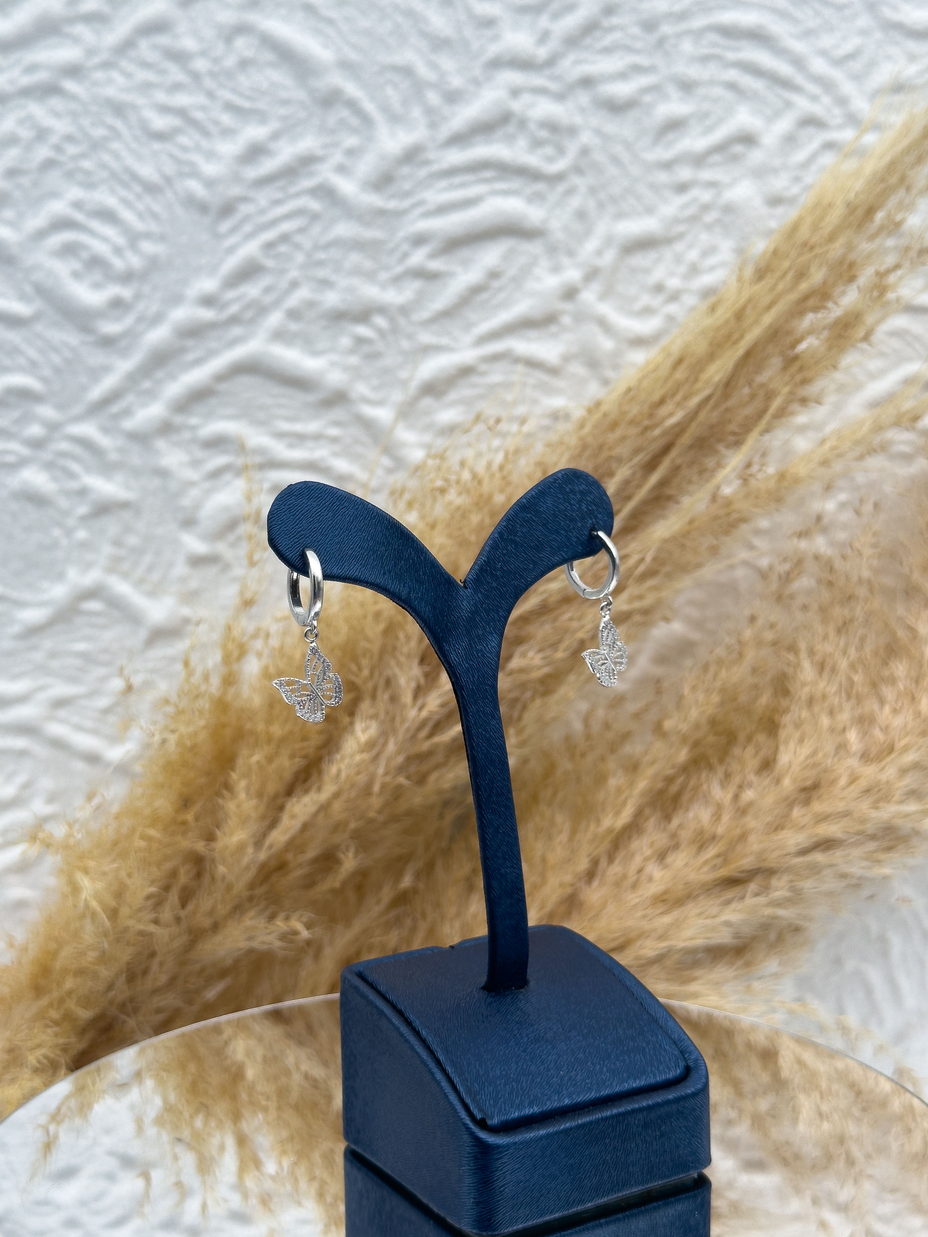 925 Ayar Gümüş Halka Kilitli Zirkon Taşlı Kelebek Sallantılı Küpe