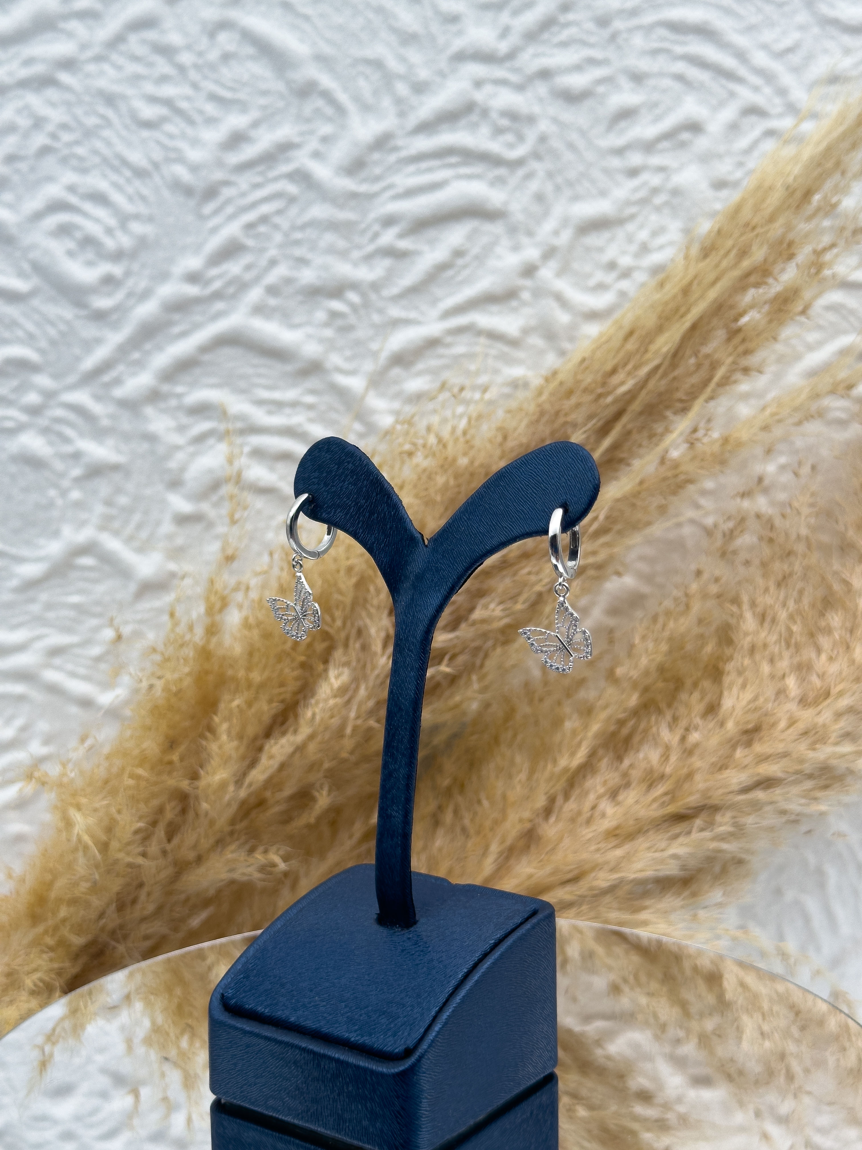 925 Ayar Gümüş Halka Kilitli Zirkon Taşlı Kelebek Sallantılı Küpe