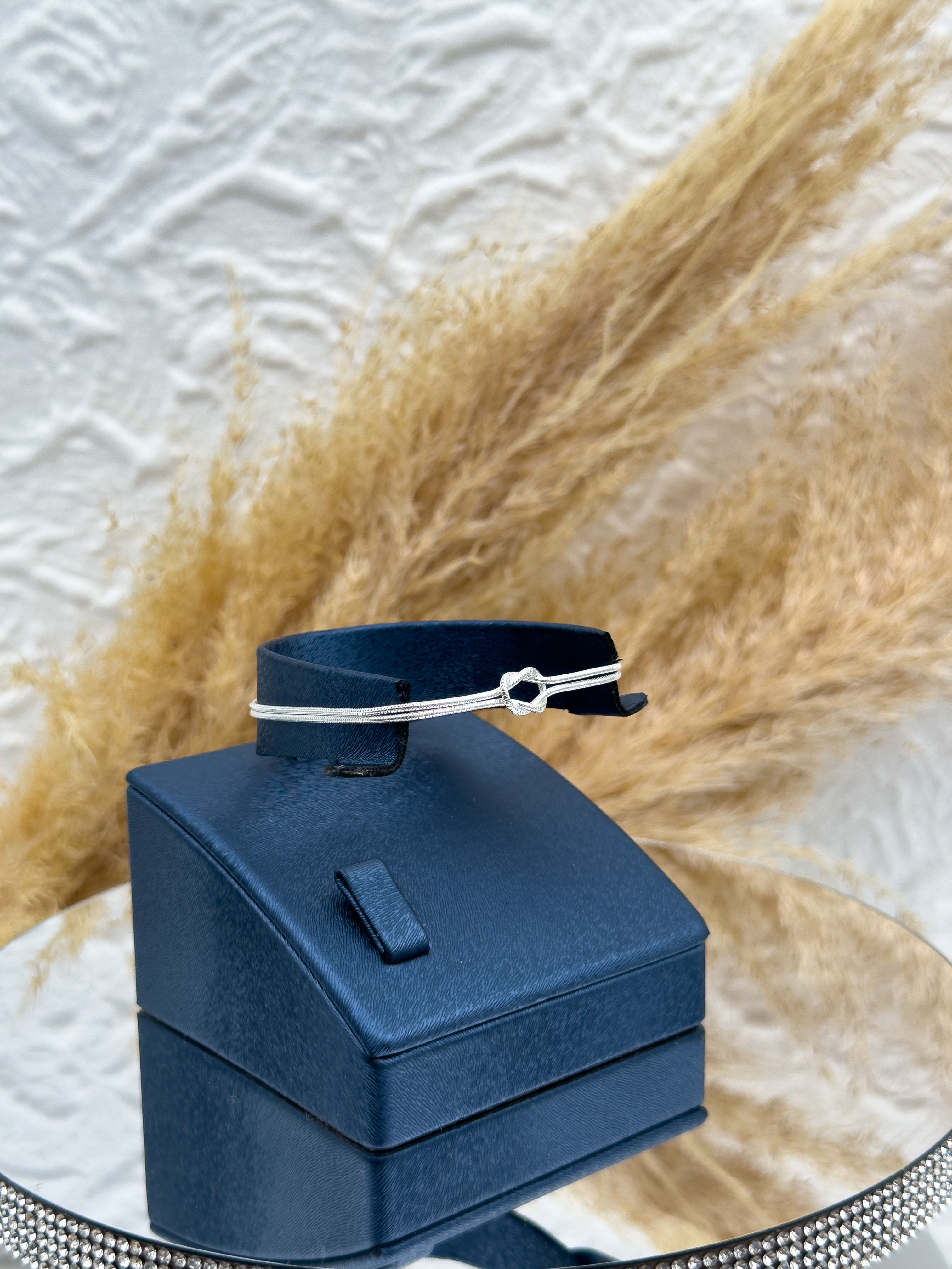 925 Ayar Gümüş Spor Düğüm Modeli Zarif Kadın Bileklik – Minimal, Şık ve Günlük Kullanıma Uygun Hediyelik Bileklik