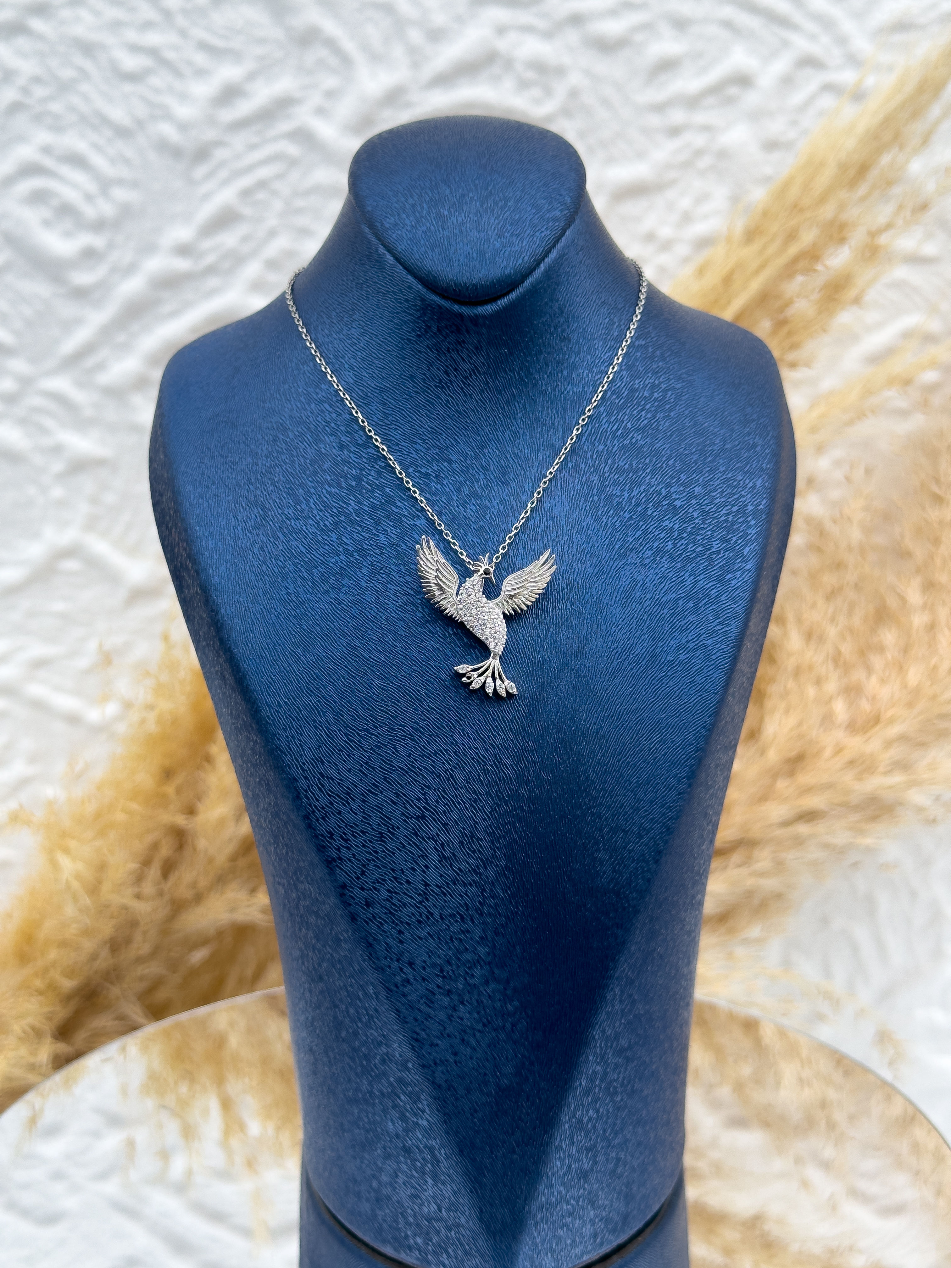 925 Ayar Gümüş Zümrüdüanka Kuşu Figürlü Taşlı Kadın Kolye – Özel Tasarım, Anlamlı, Zarif ve Işıltılı Hediyelik