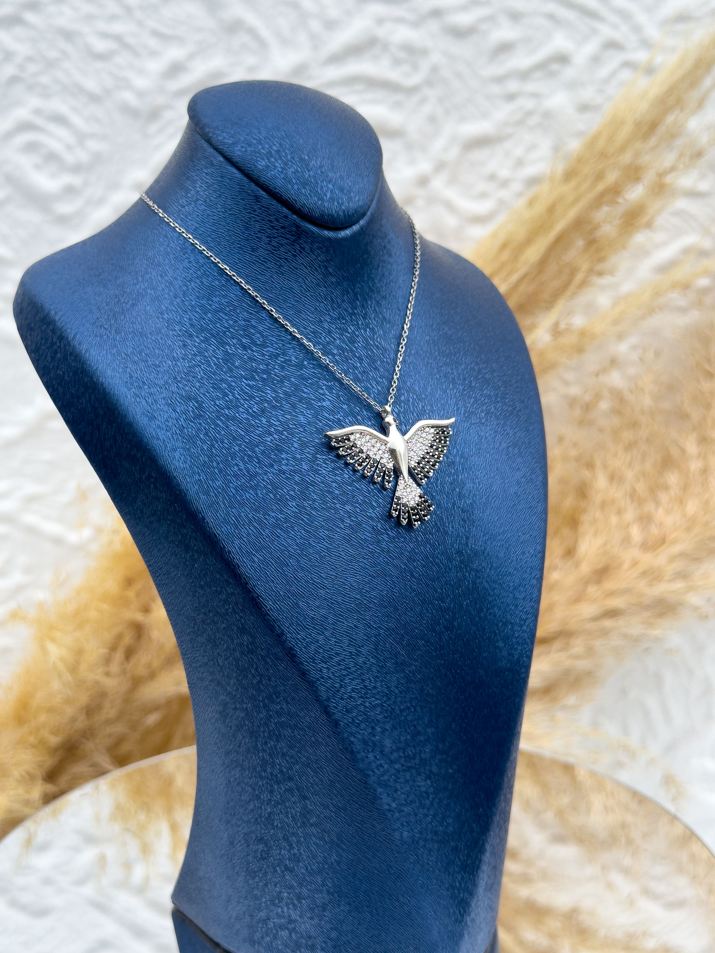 925 Ayar Gümüş Zümrüdüanka Kuşu Figürlü Siyah Beyaz Taşlı Kadın Kolye – Özel Tasarım, Zarif Hediyelik