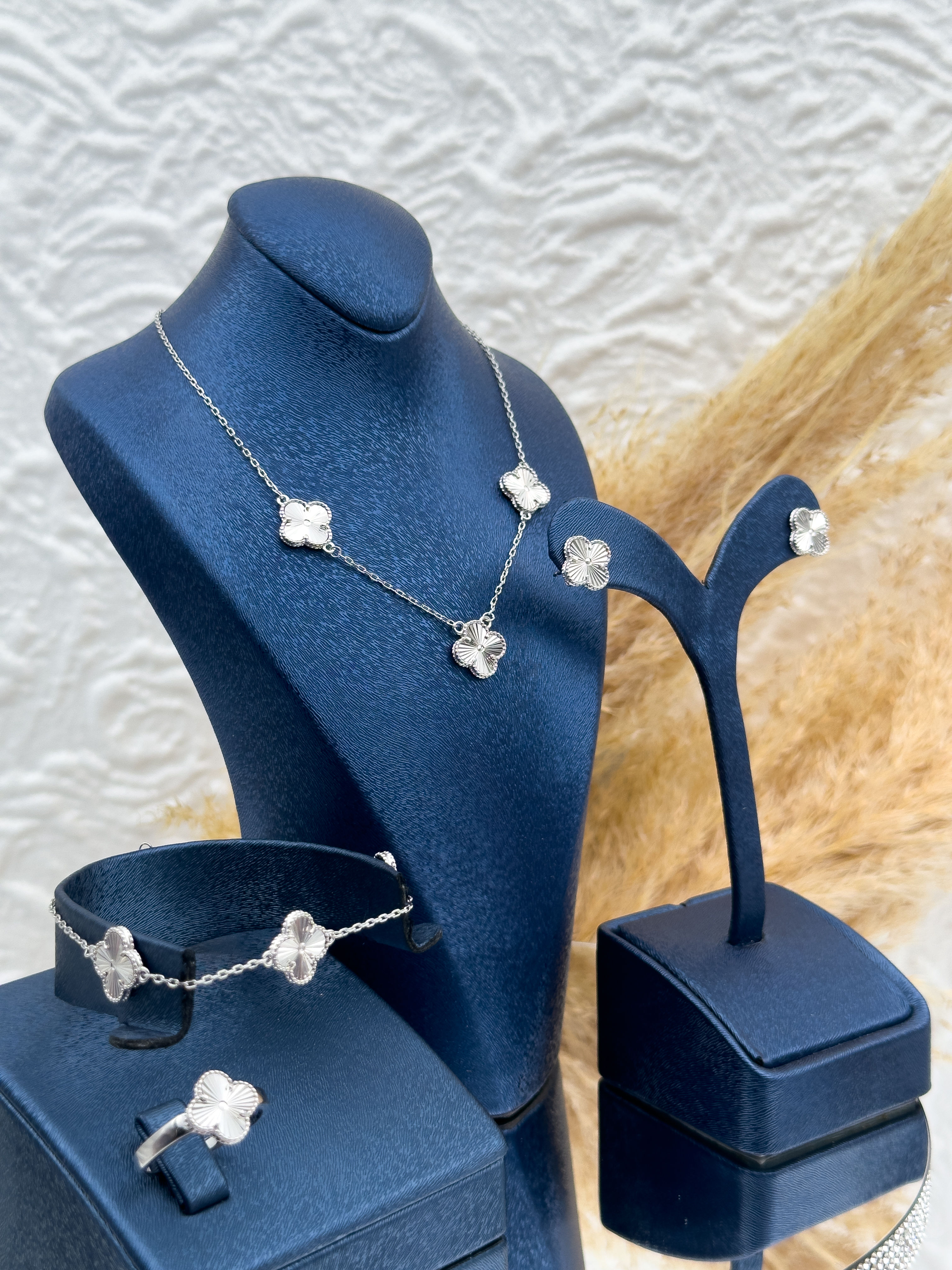 925 Ayar Gümüş Özel Tasarım Yonca Modeli 4’lü Kadın Set – Şans Simgeli, Zarif, Işıltılı ve Hediyelik Takı Seti