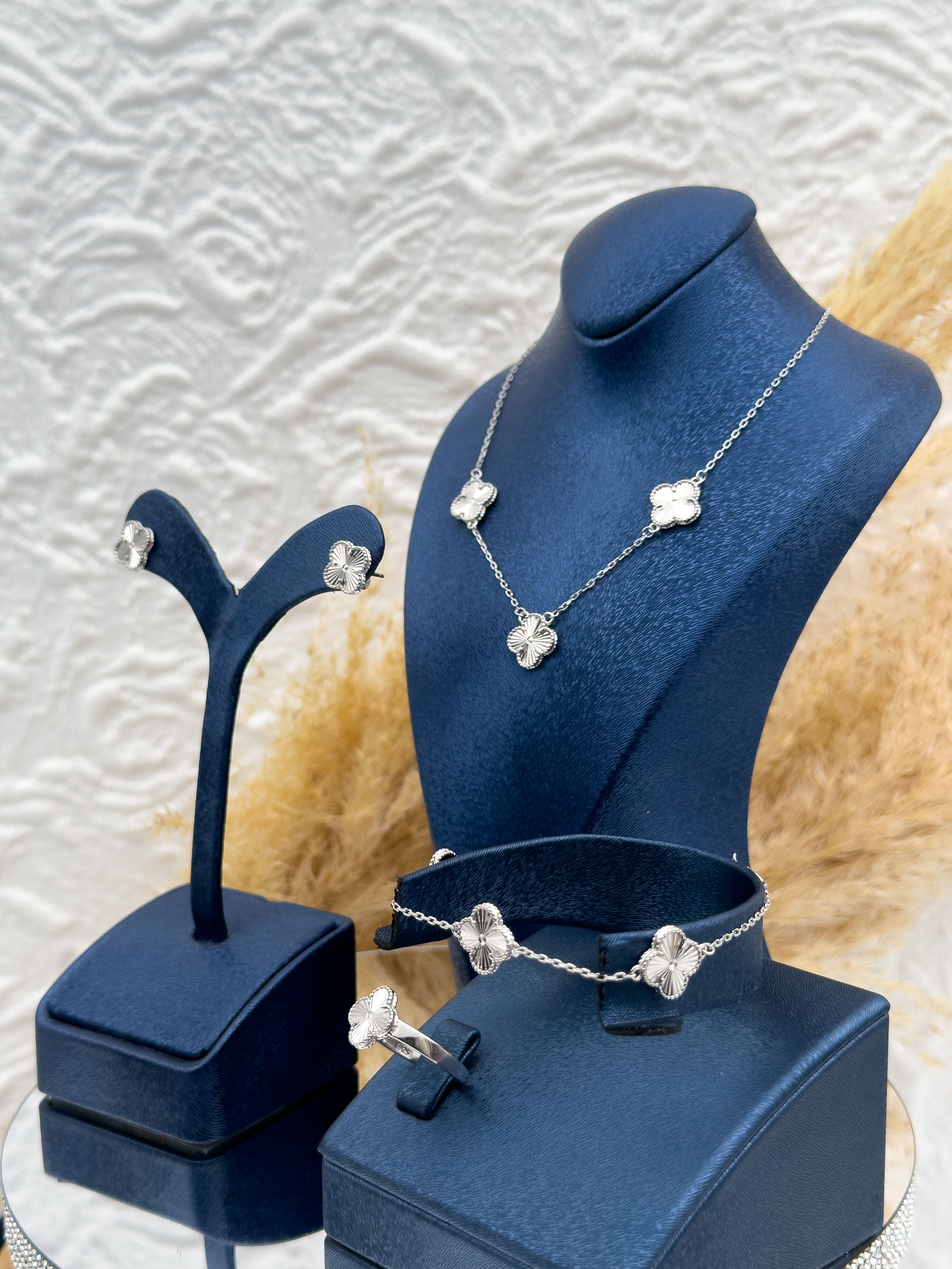 925 Ayar Gümüş Özel Tasarım Yonca Modeli 4’lü Kadın Set – Şans Simgeli, Zarif, Işıltılı ve Hediyelik Takı Seti