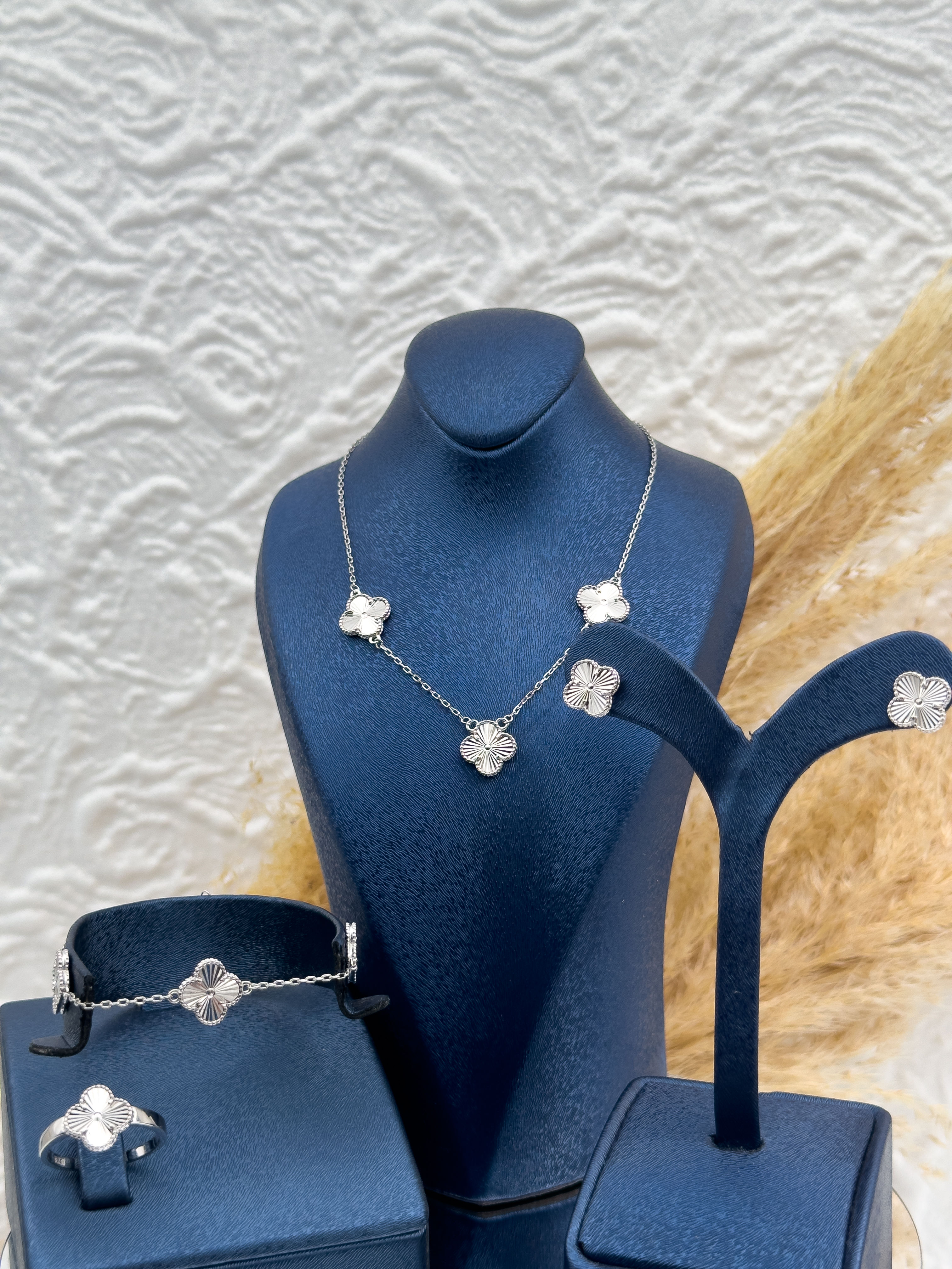 925 Ayar Gümüş Özel Tasarım Yonca Modeli 4’lü Kadın Set – Şans Simgeli, Zarif, Işıltılı ve Hediyelik Takı Seti