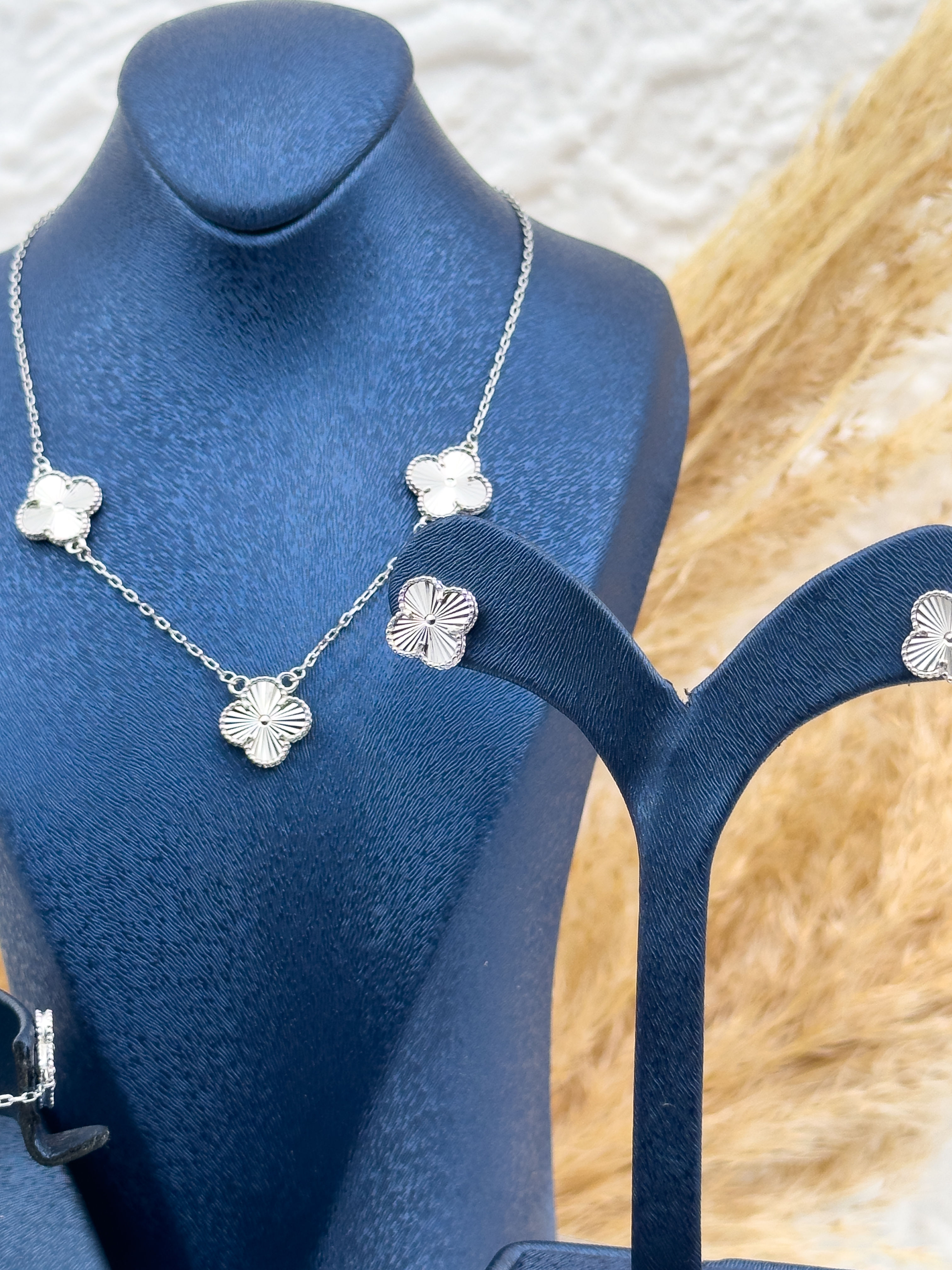 925 Ayar Gümüş Özel Tasarım Yonca Modeli 4’lü Kadın Set – Şans Simgeli, Zarif, Işıltılı ve Hediyelik Takı Seti