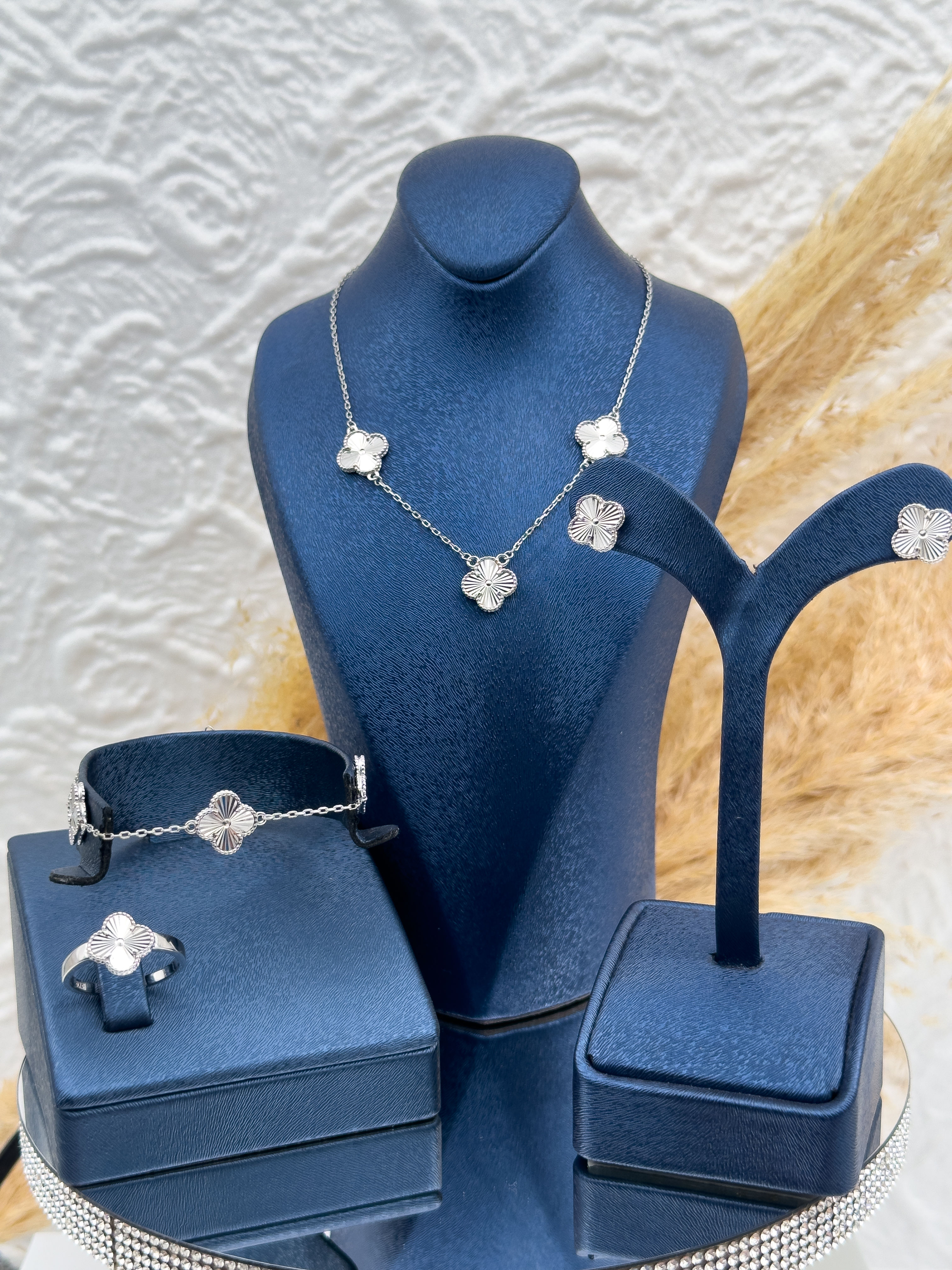 925 Ayar Gümüş Özel Tasarım Yonca Modeli 4’lü Kadın Set – Şans Simgeli, Zarif, Işıltılı ve Hediyelik Takı Seti