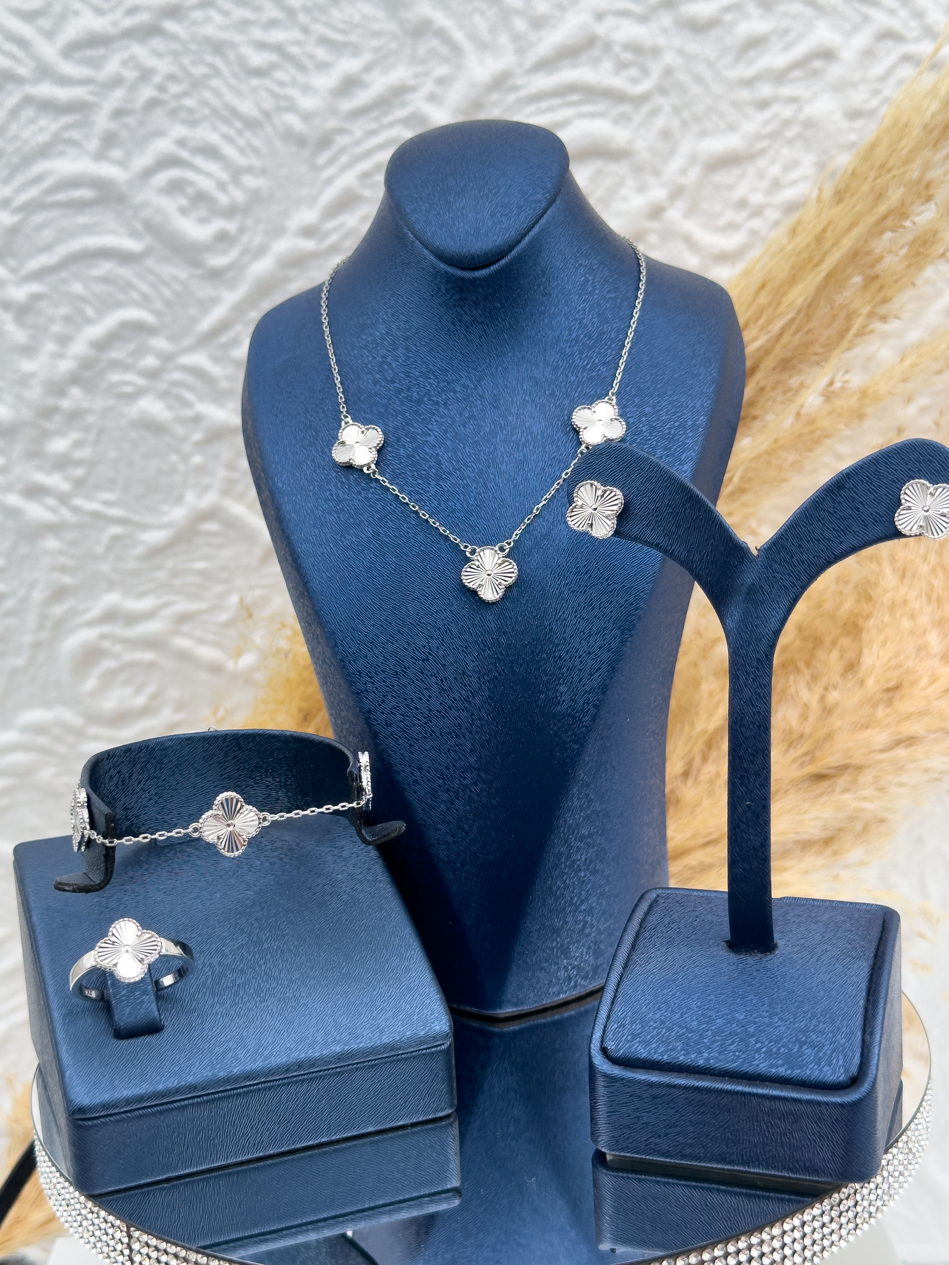 925 Ayar Gümüş Özel Tasarım Yonca Modeli 4’lü Kadın Set – Şans Simgeli, Zarif, Işıltılı ve Hediyelik Takı Seti