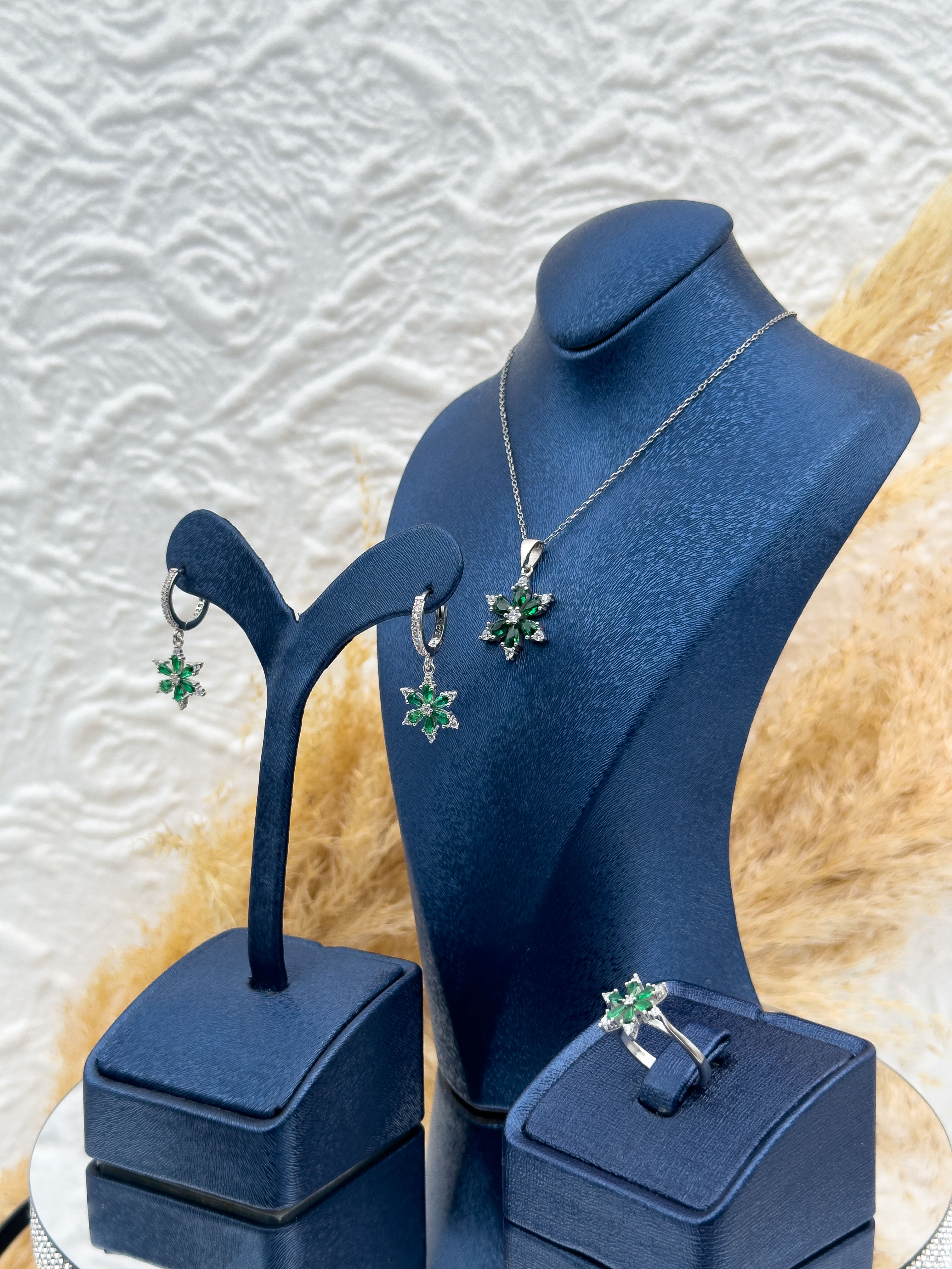 925 Ayar Gümüş Zümrüt Taşlı Lotus Çiçeği Modeli 3’lü Kadın Takı Seti