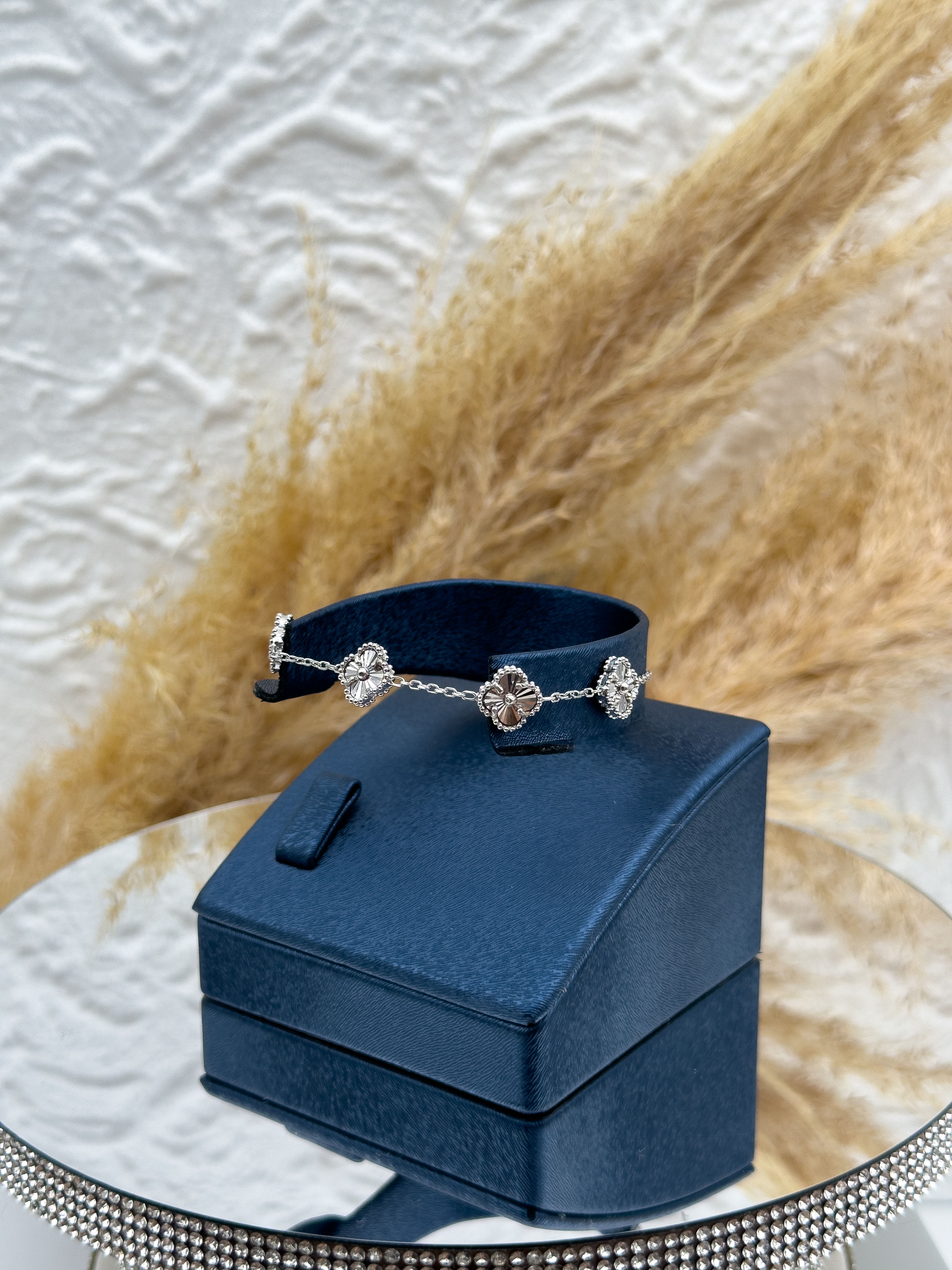 925 Ayar Gümüş Taşsız Mini 5’li Yonca Kadın Bileklik – Zarif Şık Tasarım