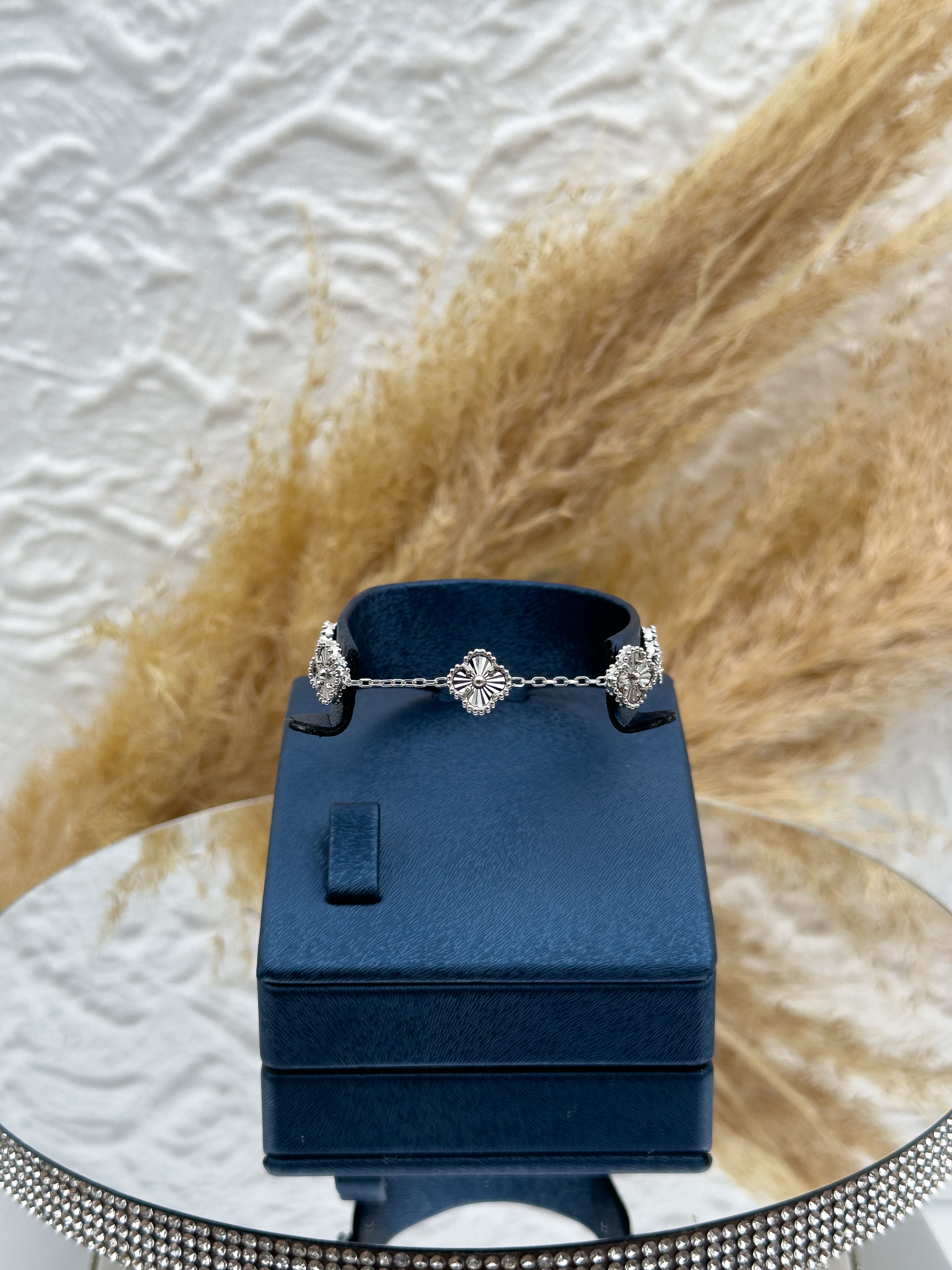 925 Ayar Gümüş Taşsız Mini 5’li Yonca Kadın Bileklik – Zarif Şık Tasarım