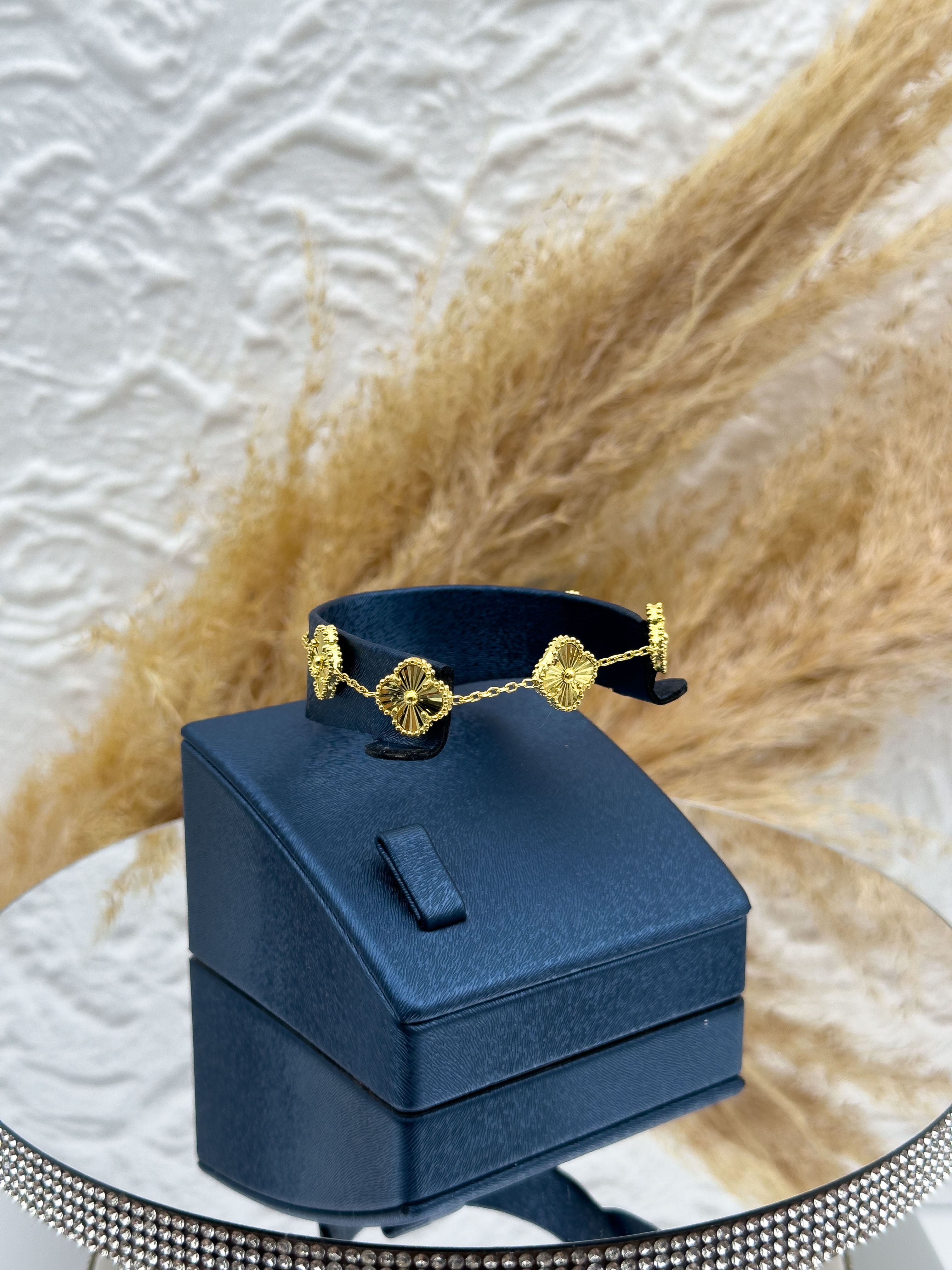 925 Ayar Gümüş Gold Renk Taşsız Yonca Kadın Bileklik – Zarif Şık Tasarım