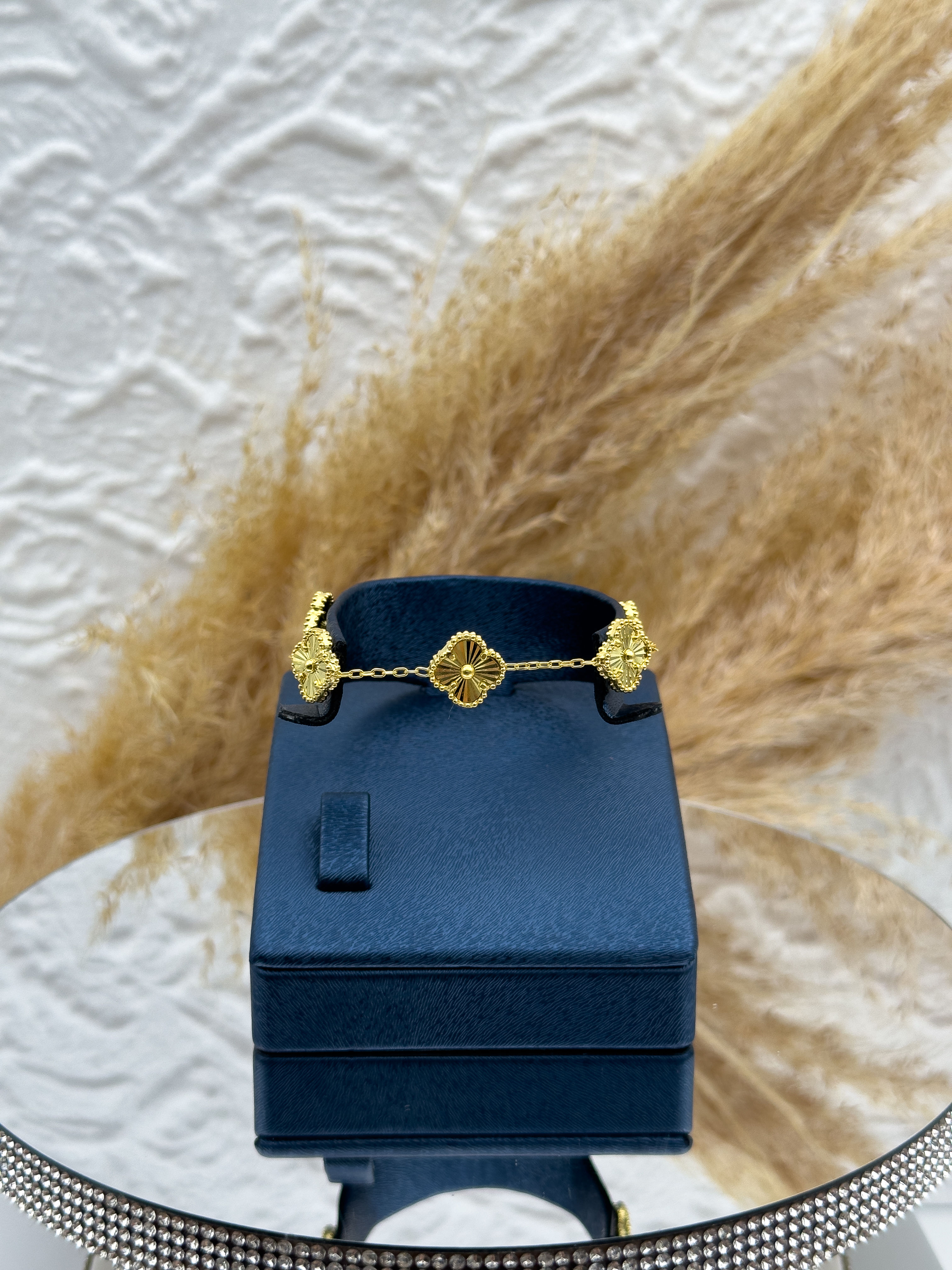 925 Ayar Gümüş Gold Renk Taşsız Yonca Kadın Bileklik – Zarif Şık Tasarım