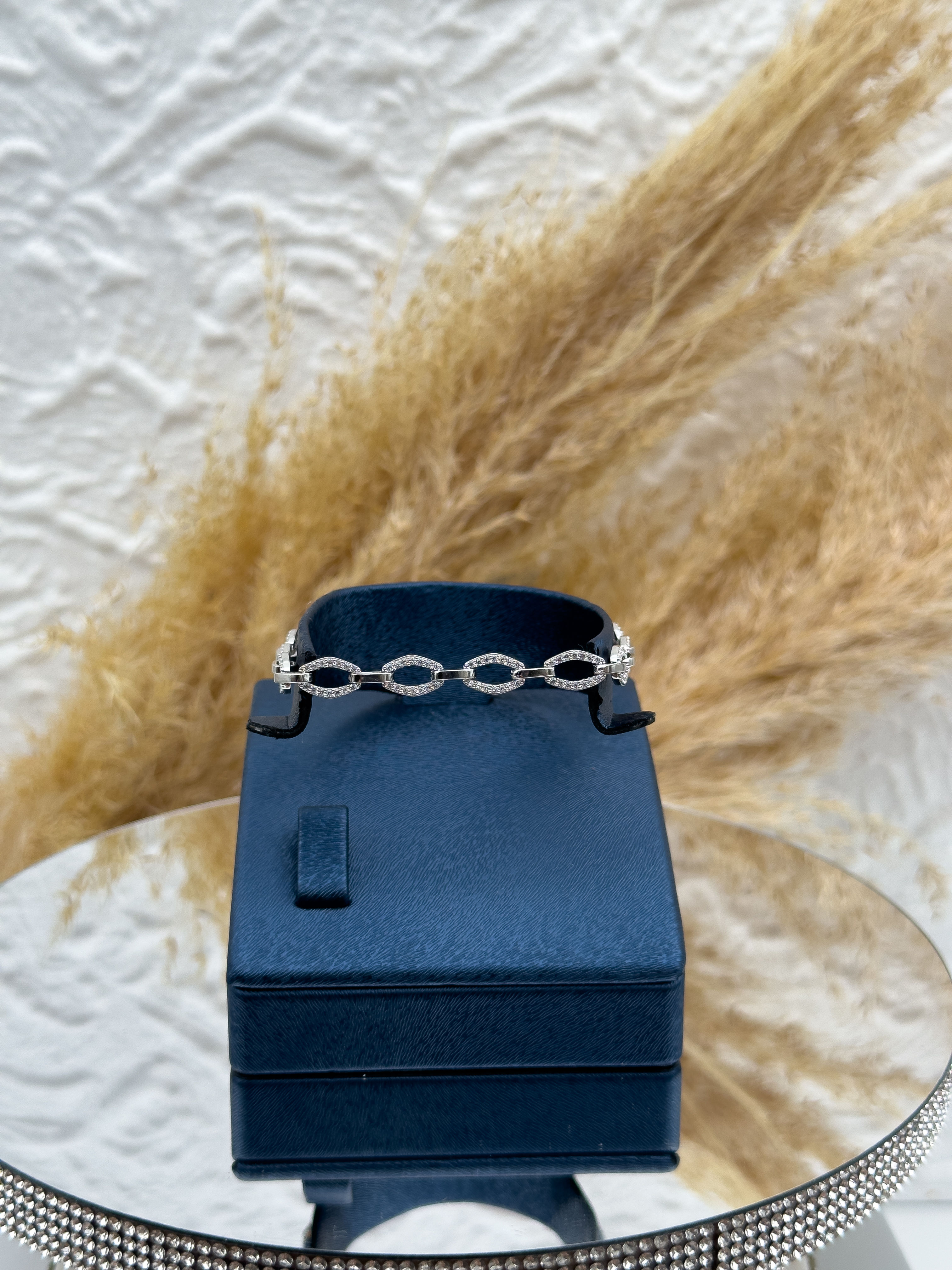 925 Ayar Gümüş Spor Tarz Az Taşlı Kadın Bileklik – Günlük Şıklık