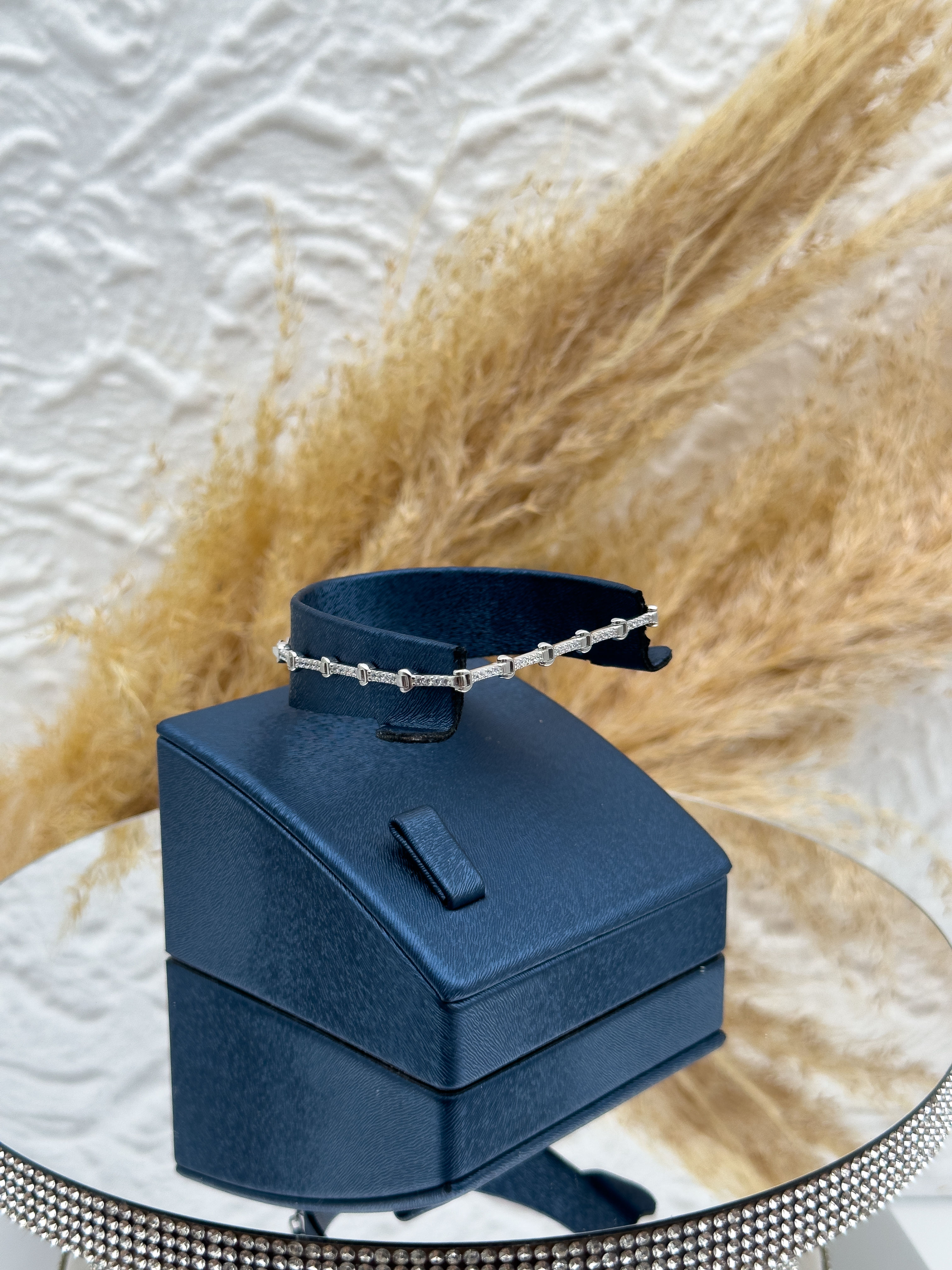 925 Ayar Gümüş Spor Su Yolu Taşlı Kadın Bileklik