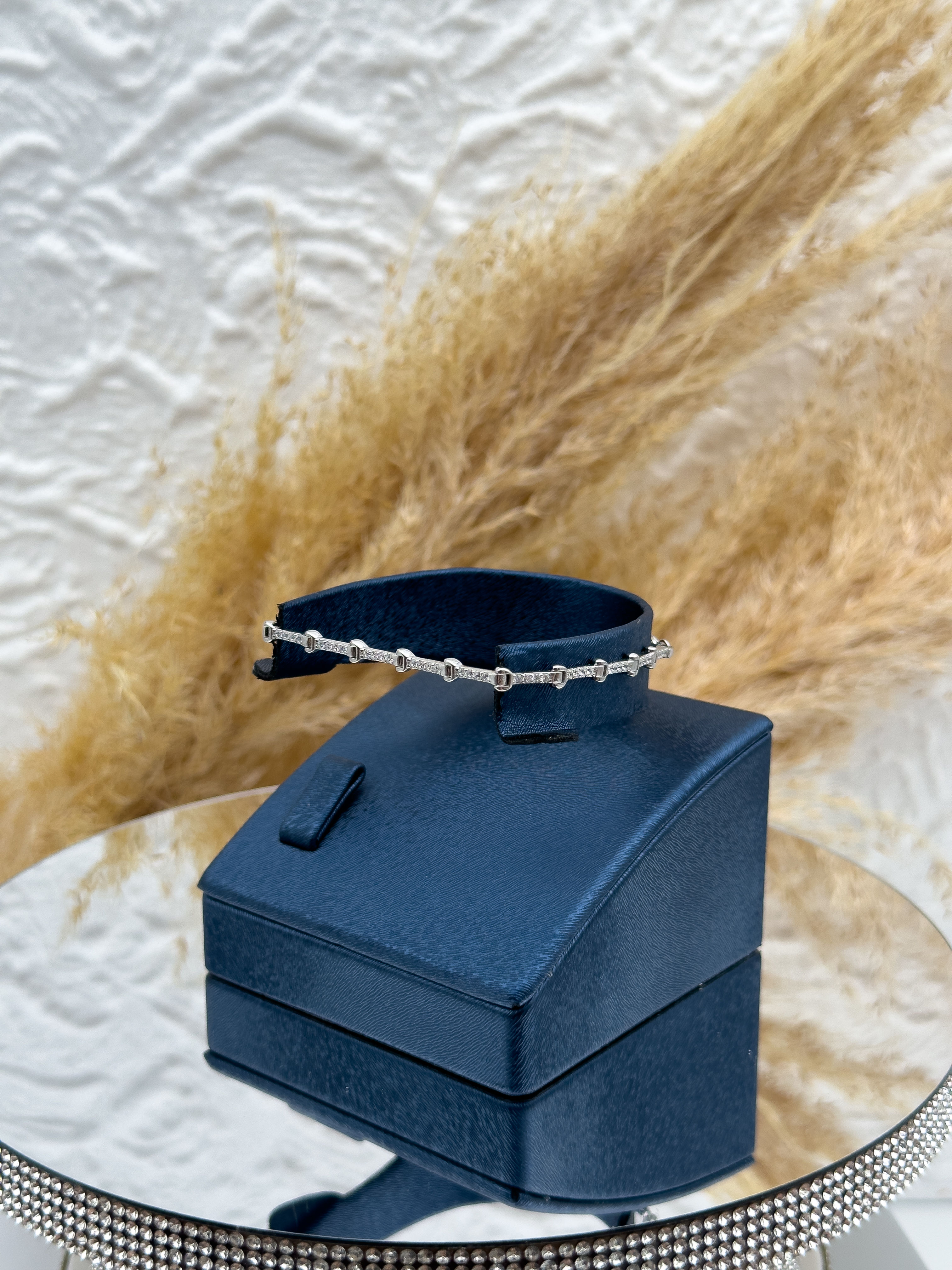 925 Ayar Gümüş Spor Su Yolu Taşlı Kadın Bileklik