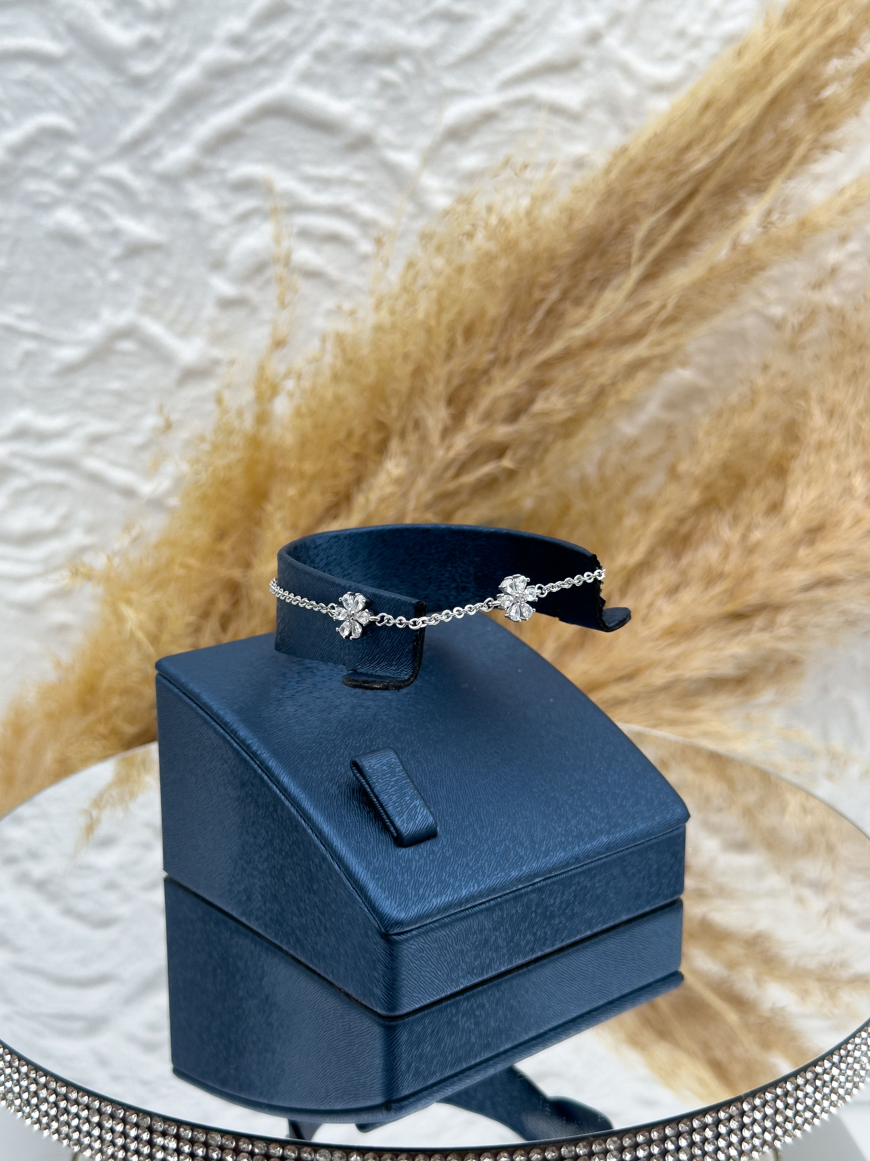 925 Ayar Gümüş Lotus Figürlü 3’lü Kadın Bileklik – Günlük Şıklık