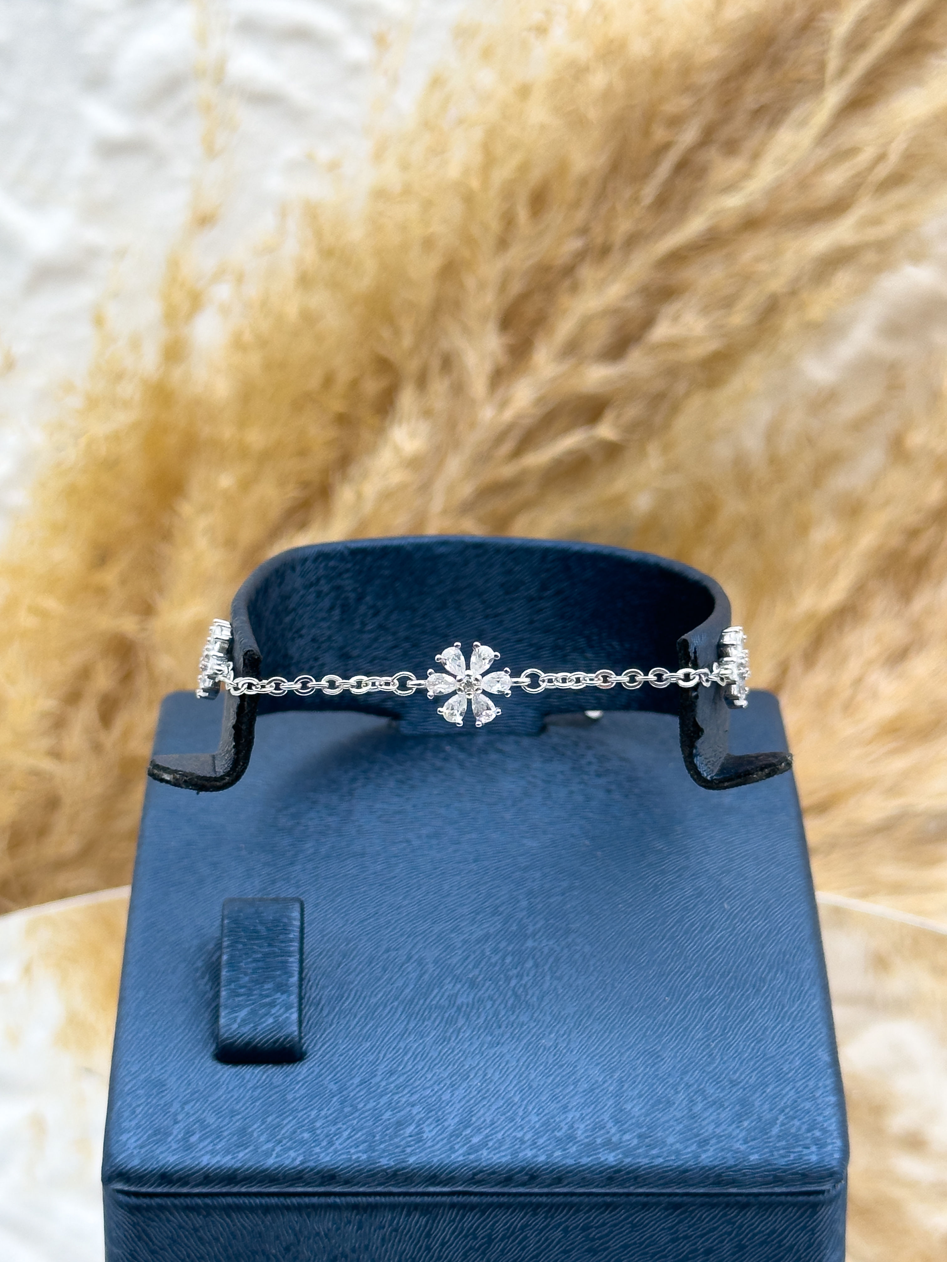 925 Ayar Gümüş Lotus Figürlü 3’lü Kadın Bileklik – Günlük Şıklık