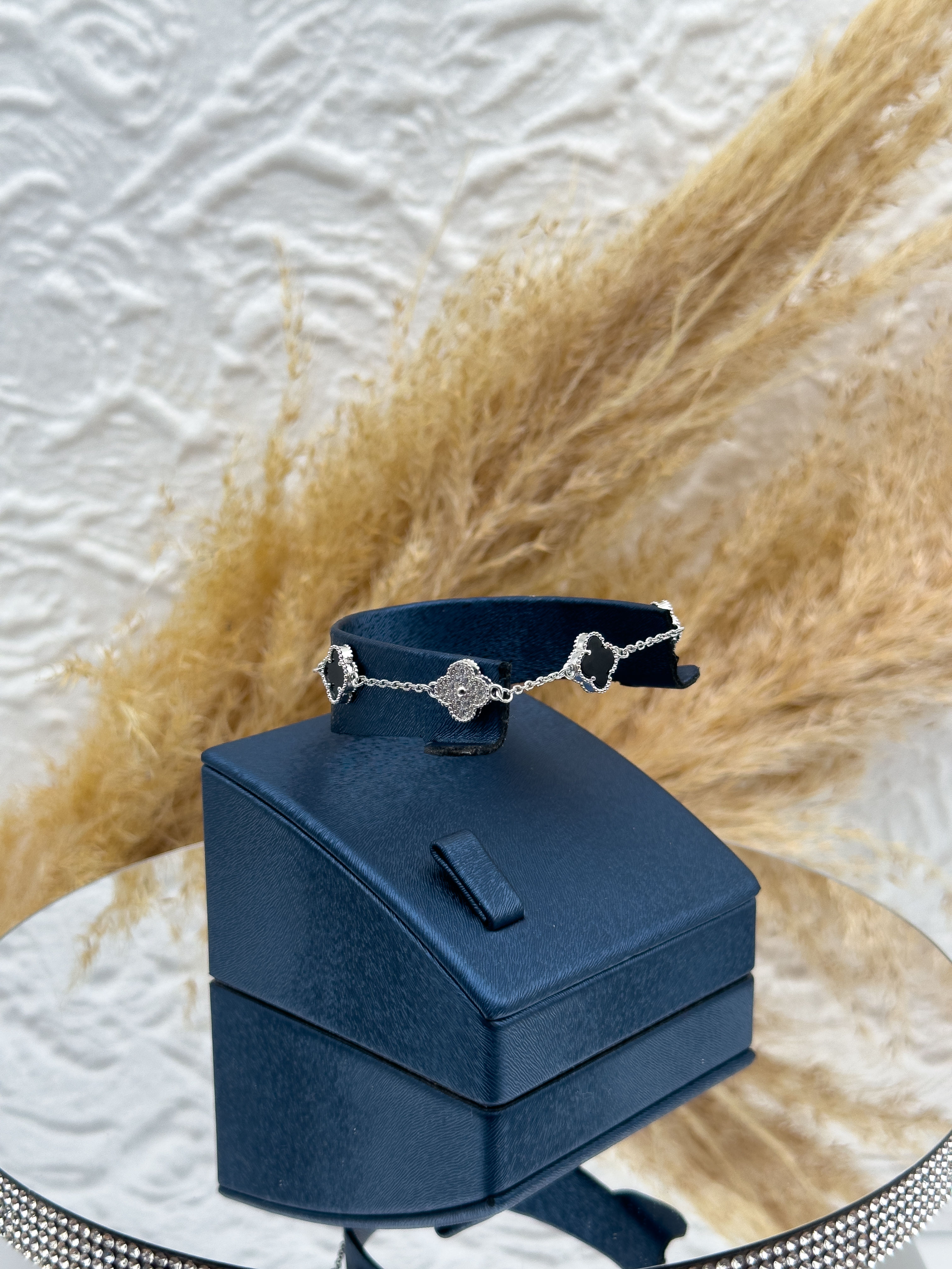 925 Ayar Gümüş Siyah Onix Taşlı Yonca Kadın Bileklik – Günlük Kullanım