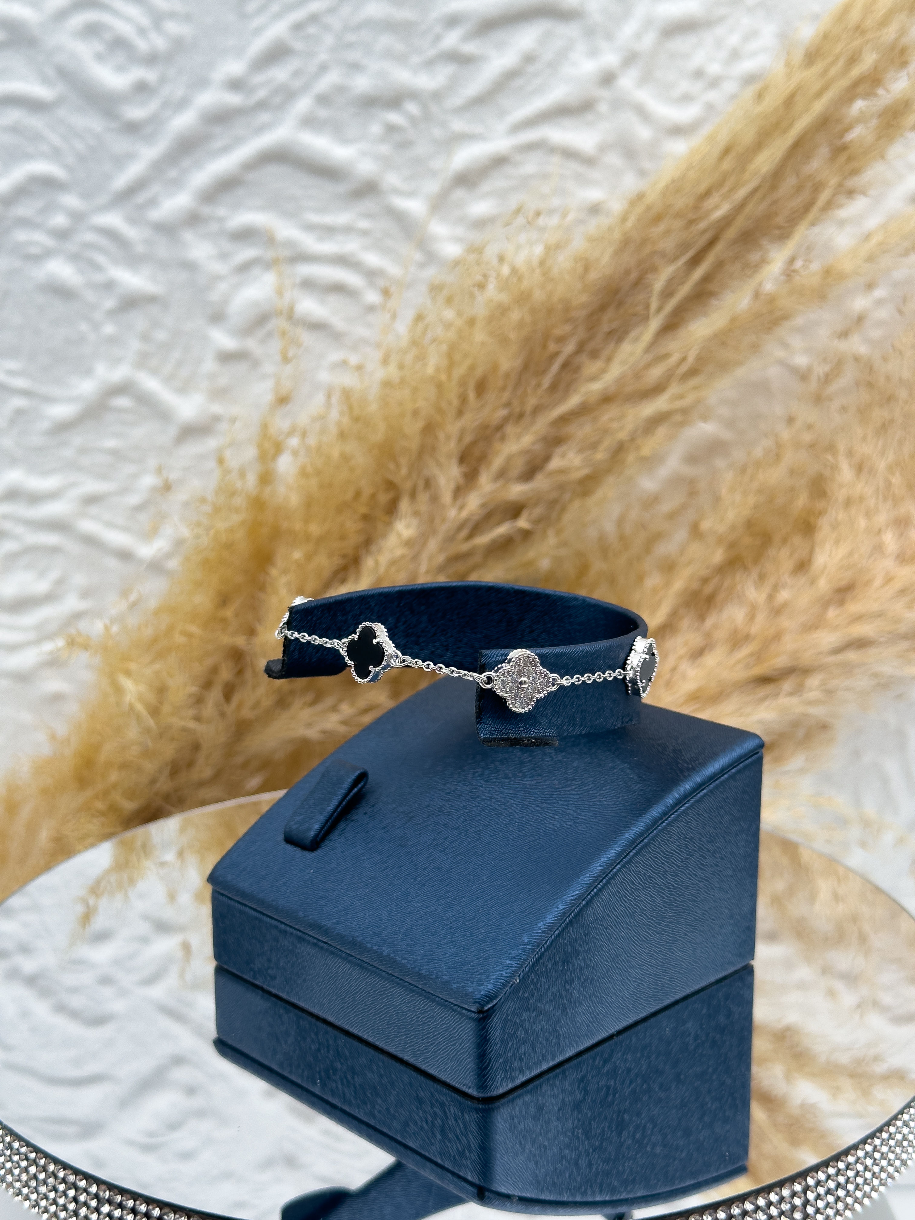 925 Ayar Gümüş Siyah Onix Taşlı Yonca Kadın Bileklik – Günlük Kullanım