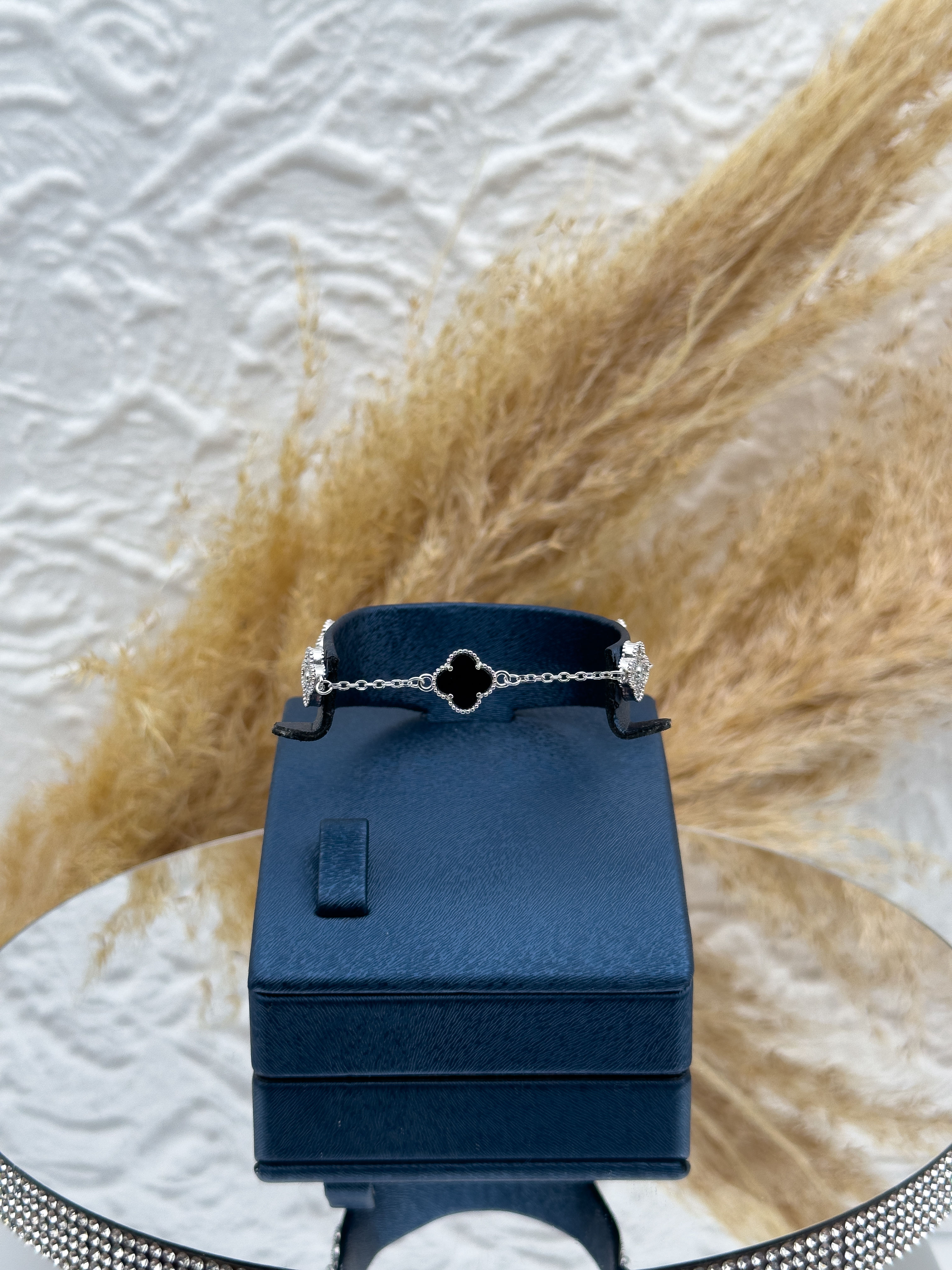 925 Ayar Gümüş Siyah Onix Taşlı Yonca Kadın Bileklik – Günlük Kullanım