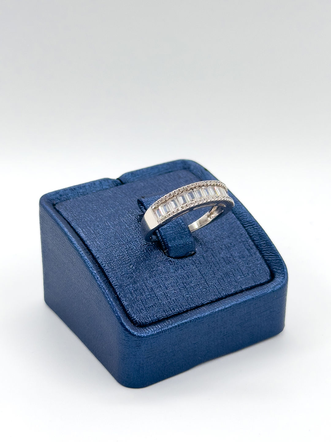 Baget Taşlı Yarım Tur Kadın Gümüş Yüzük - Baget Yüzük