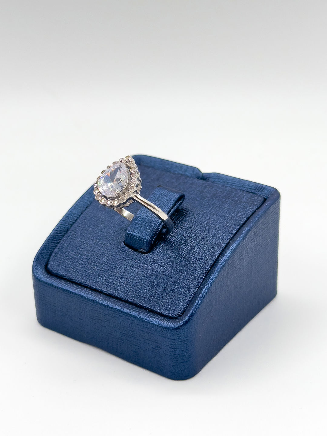 Pırlanta Montür Damla Model Kadın Gümüş Yüzük